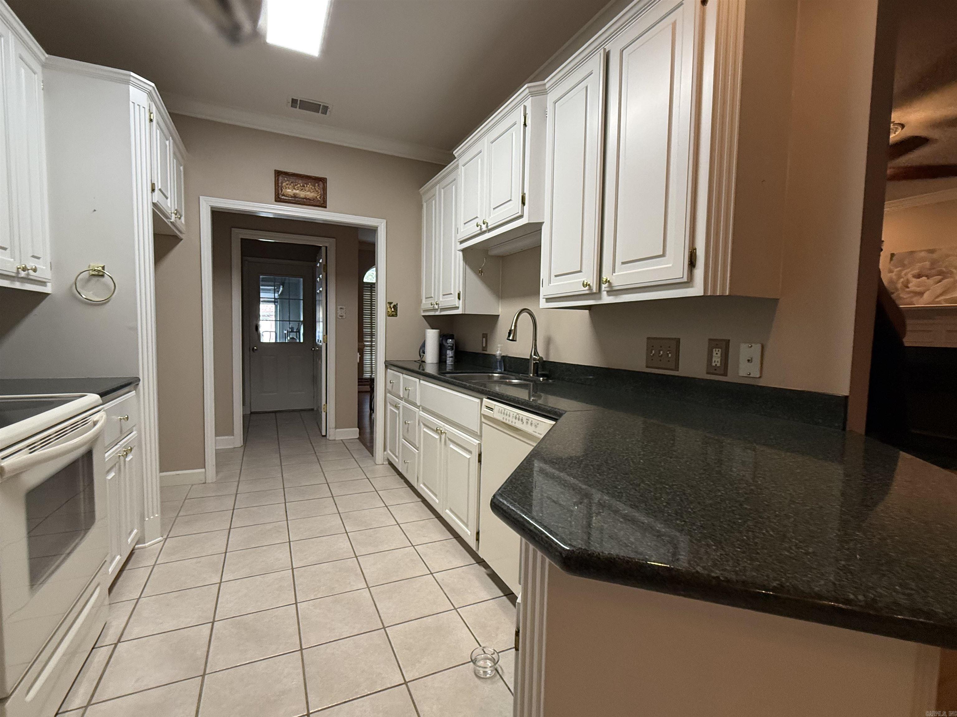 981 Colonial Drive Property Photo 9