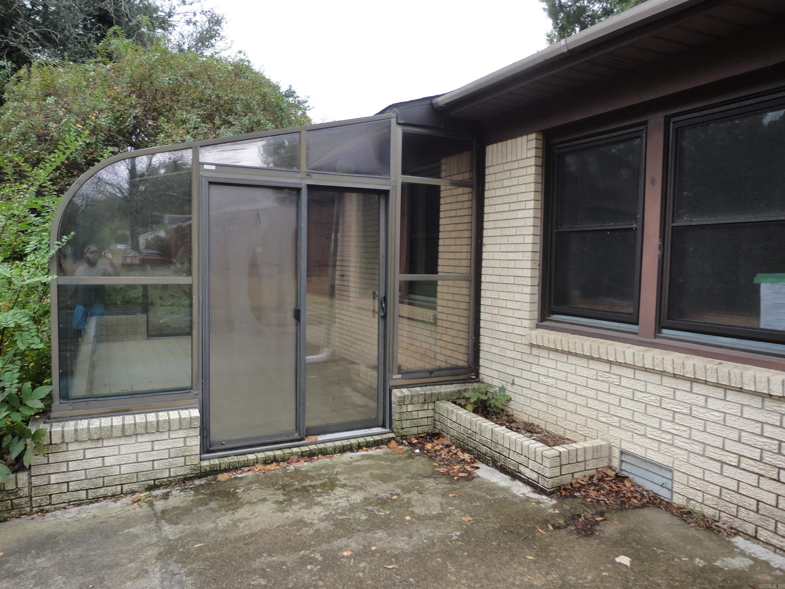 206 S Collison Avenue Property Photo 3