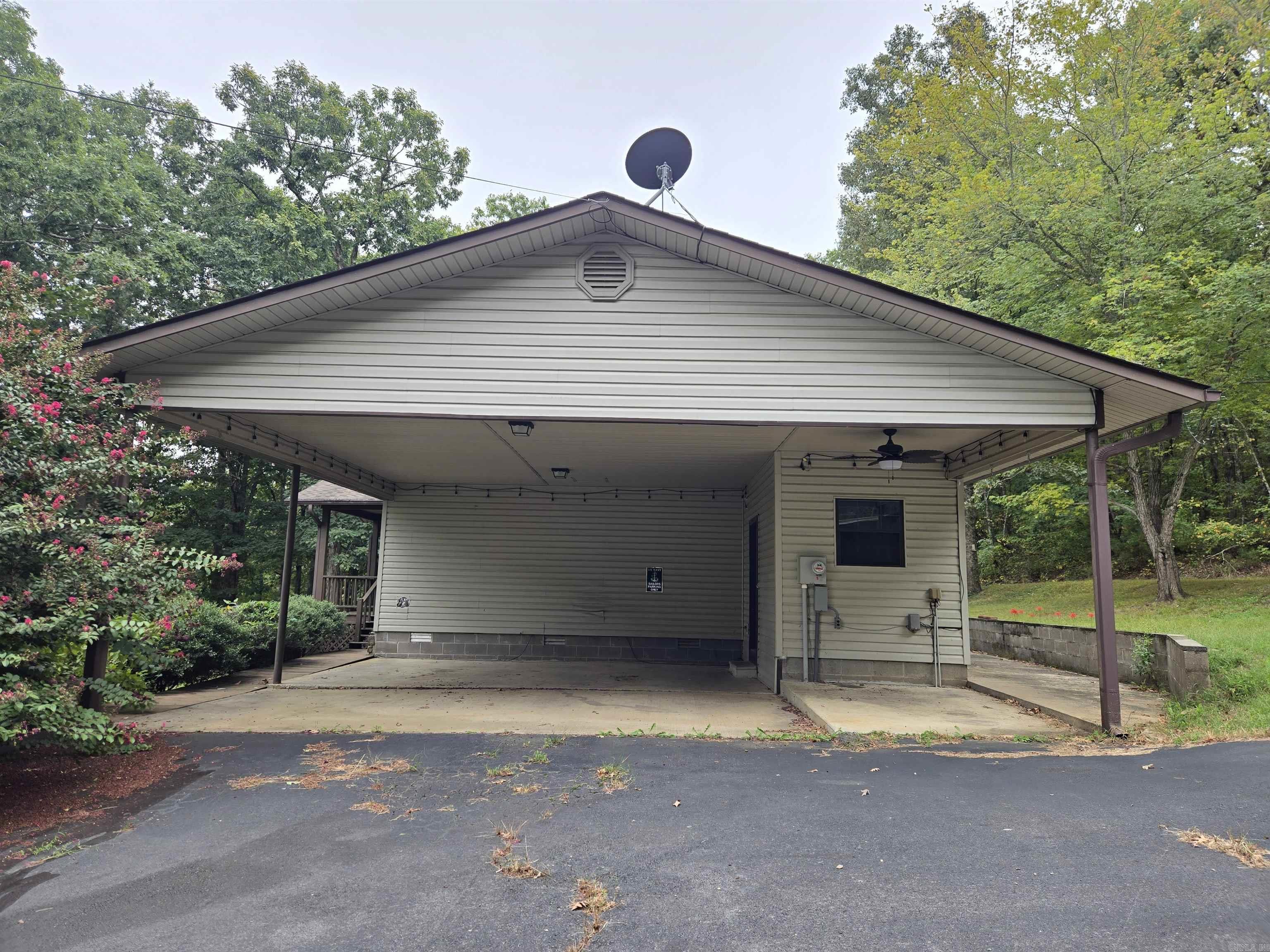 361 Radio Property Photo 4