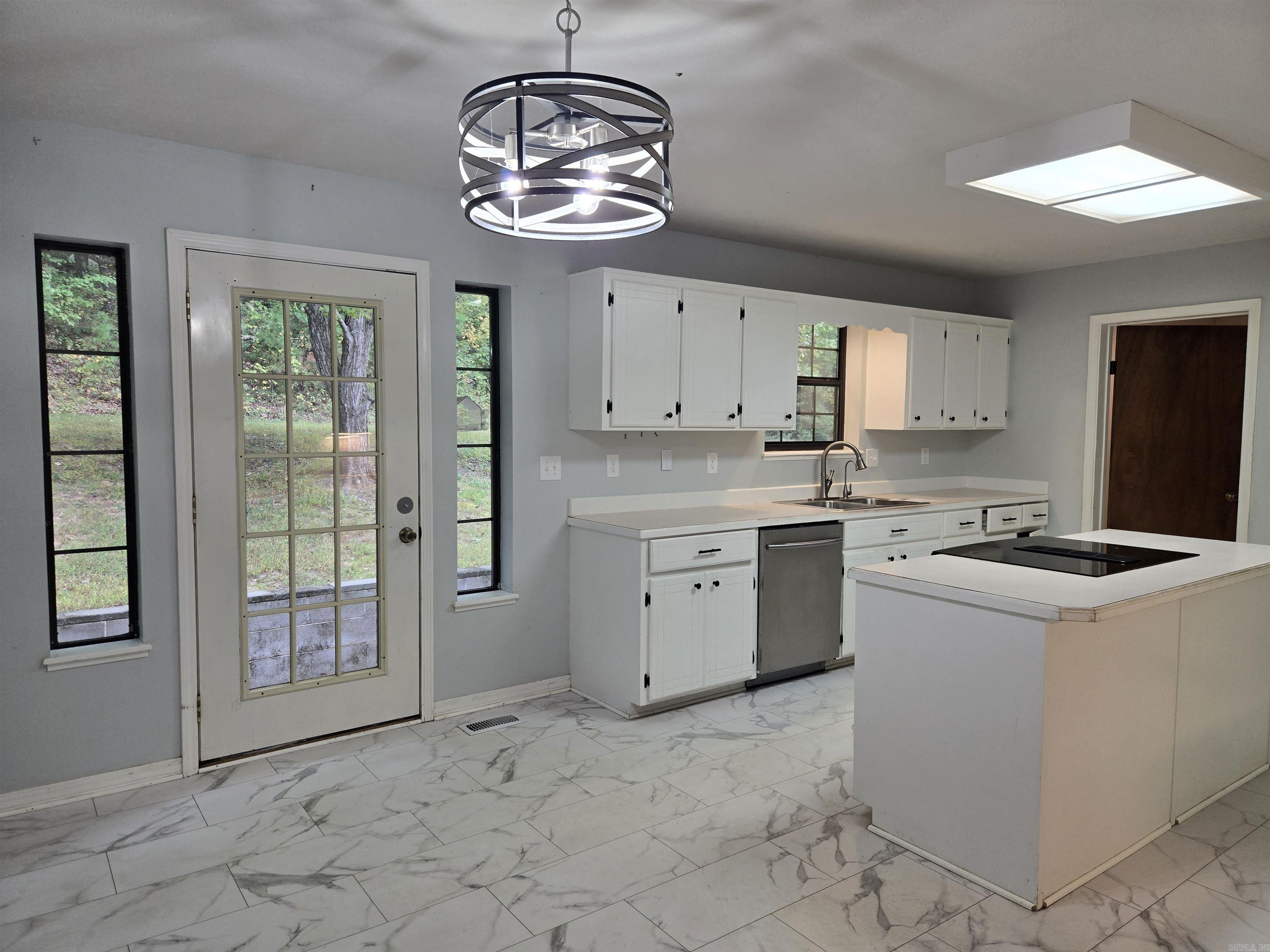 361 Radio Property Photo 15