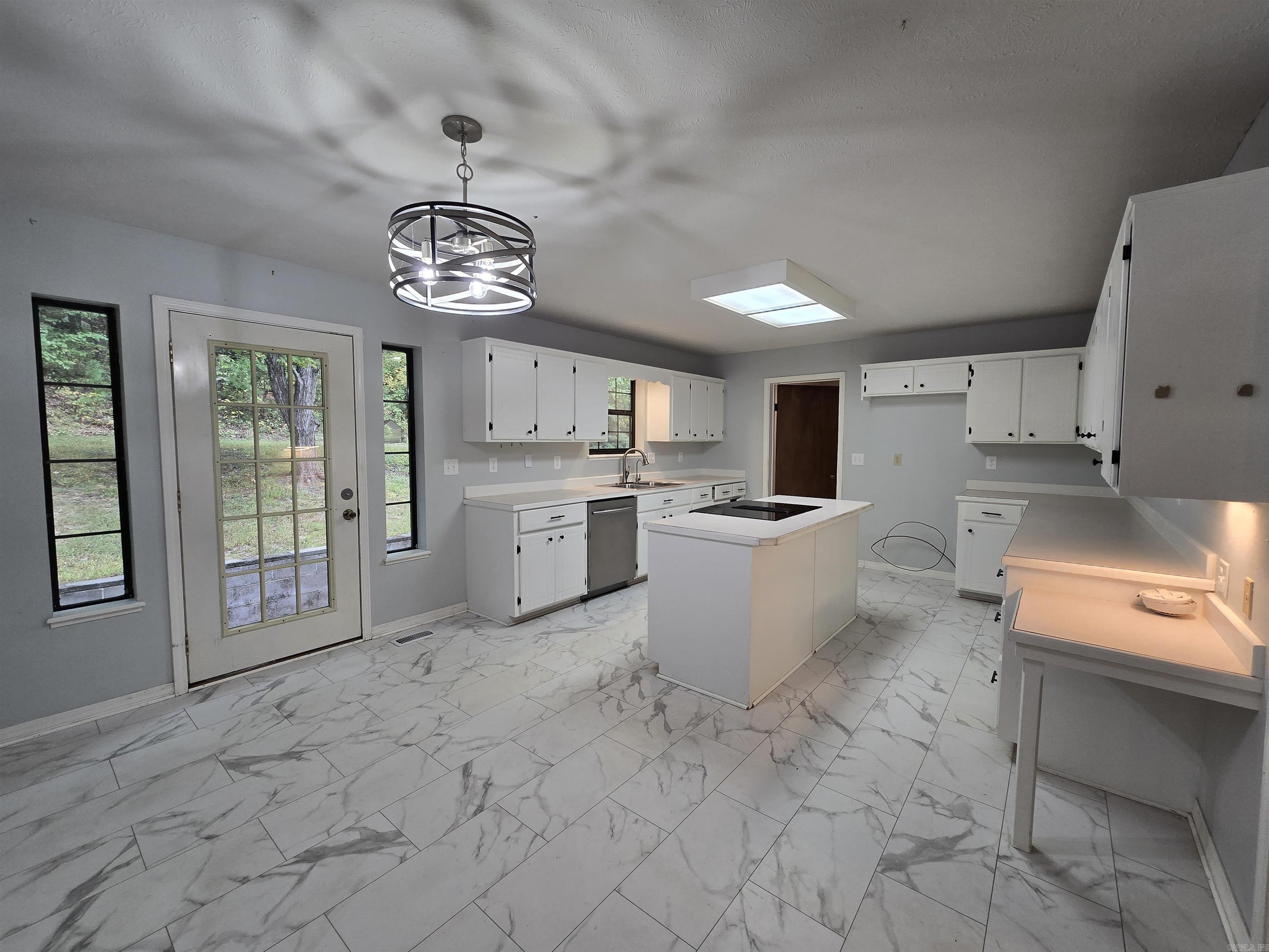 361 Radio Property Photo 16