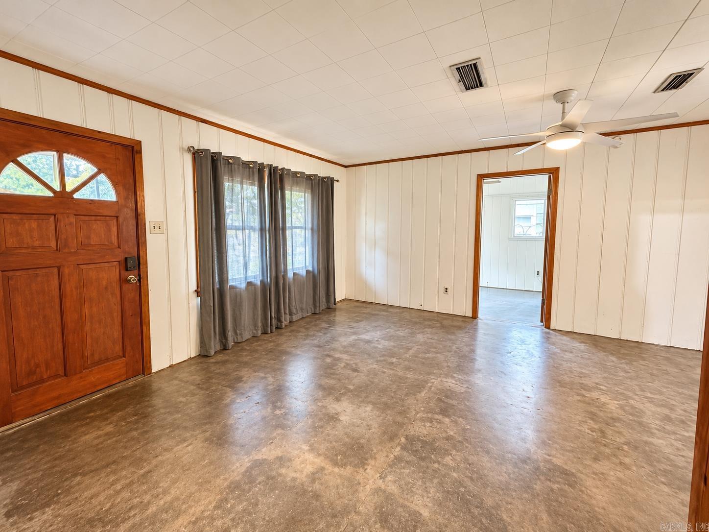 1529 Center Street Property Photo 3