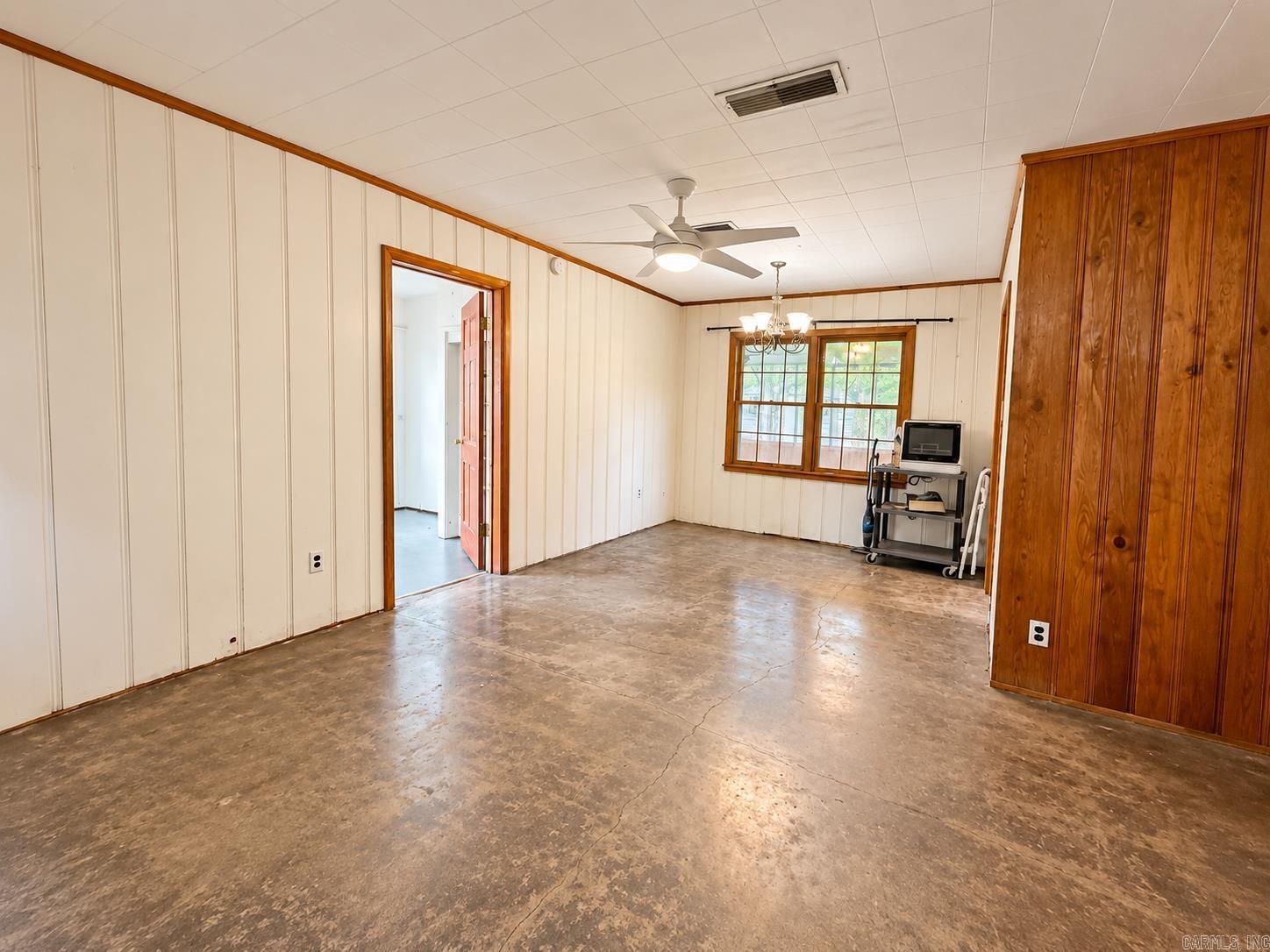 1529 Center Street Property Photo 4