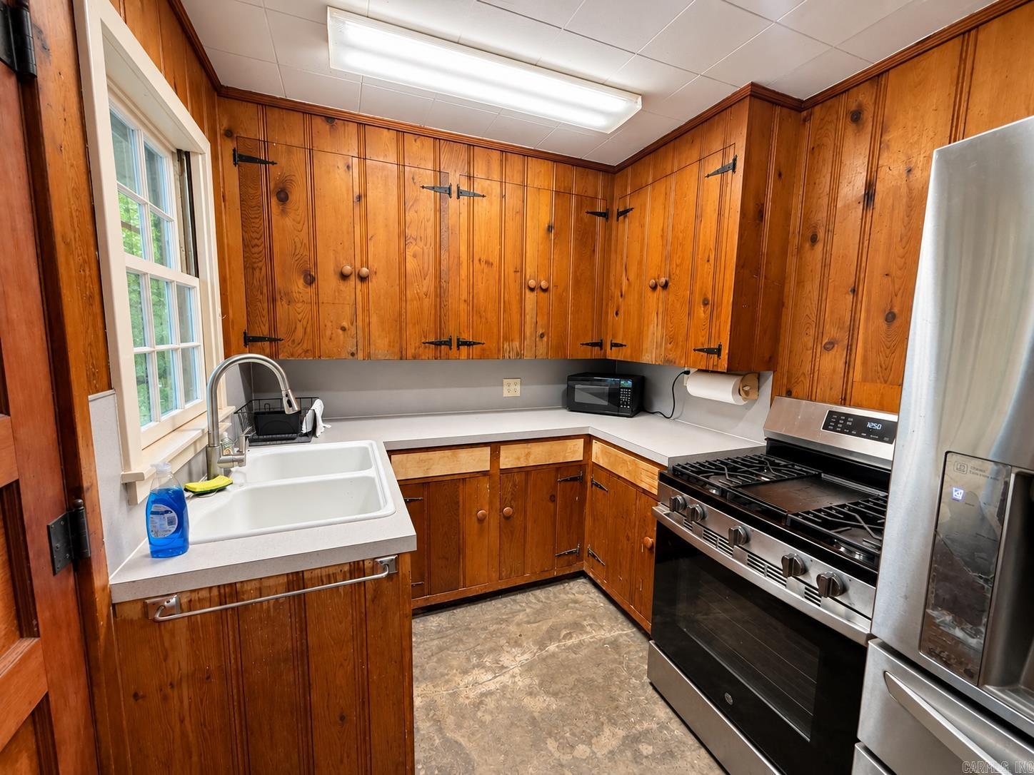 1529 Center Street Property Photo 5