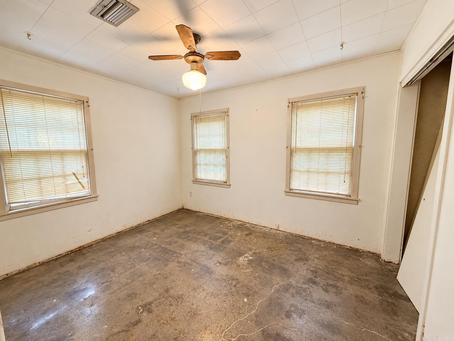 1529 Center Street Property Photo 9