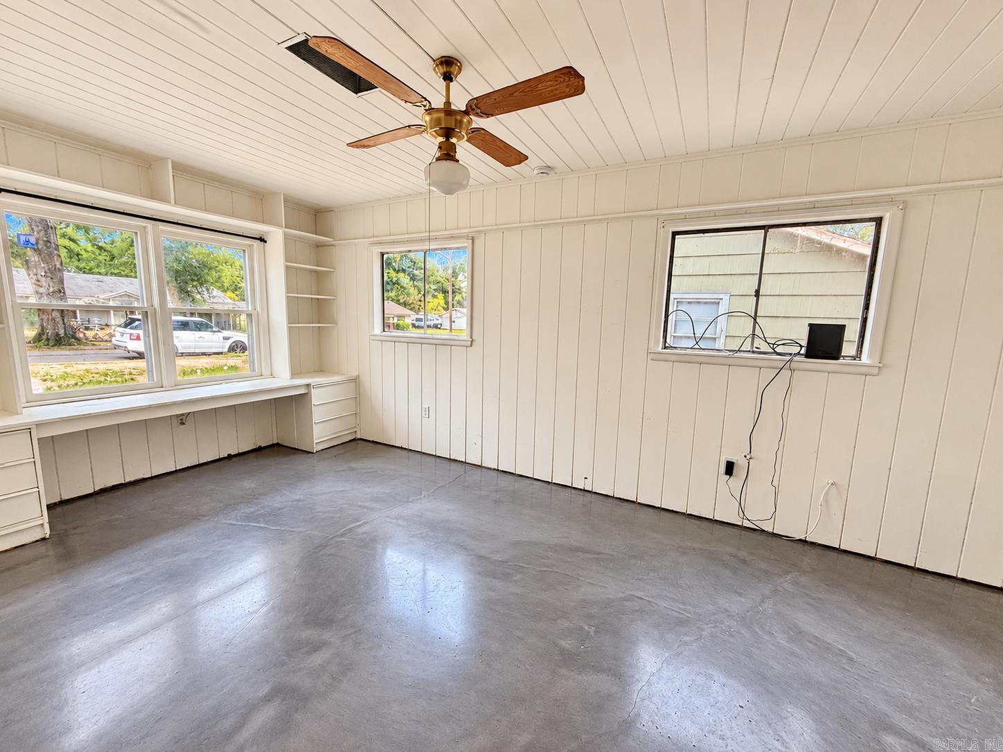 1529 Center Street Property Photo 10