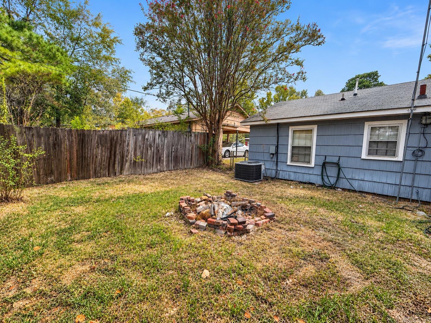 1529 Center Street Property Photo 11
