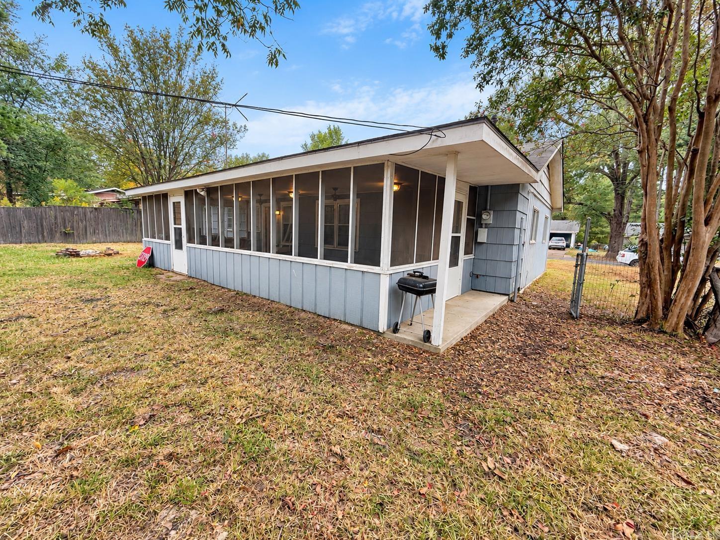 1529 Center Street Property Photo 14