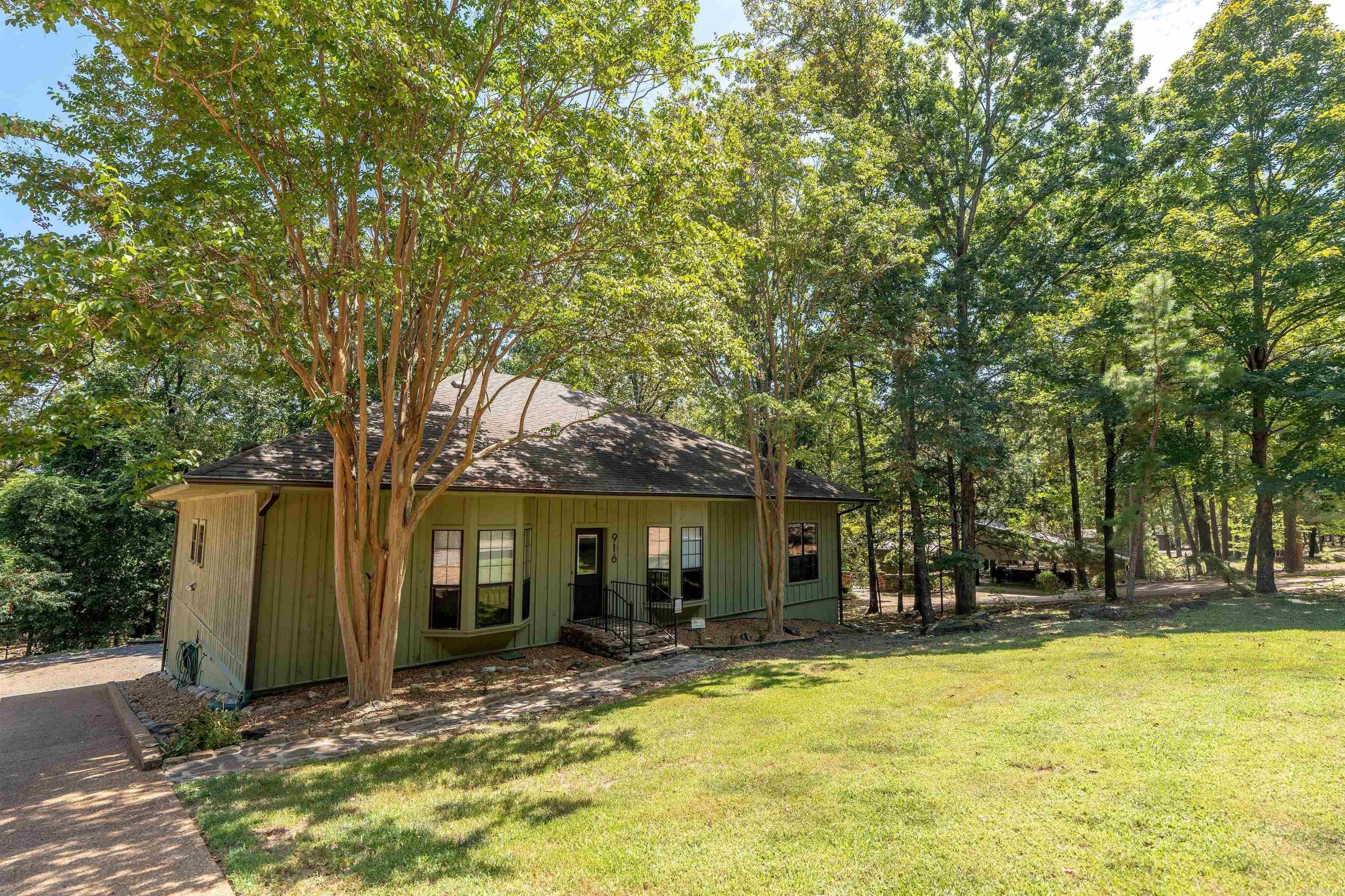916 Sugar Maple Drive Property Photo 2