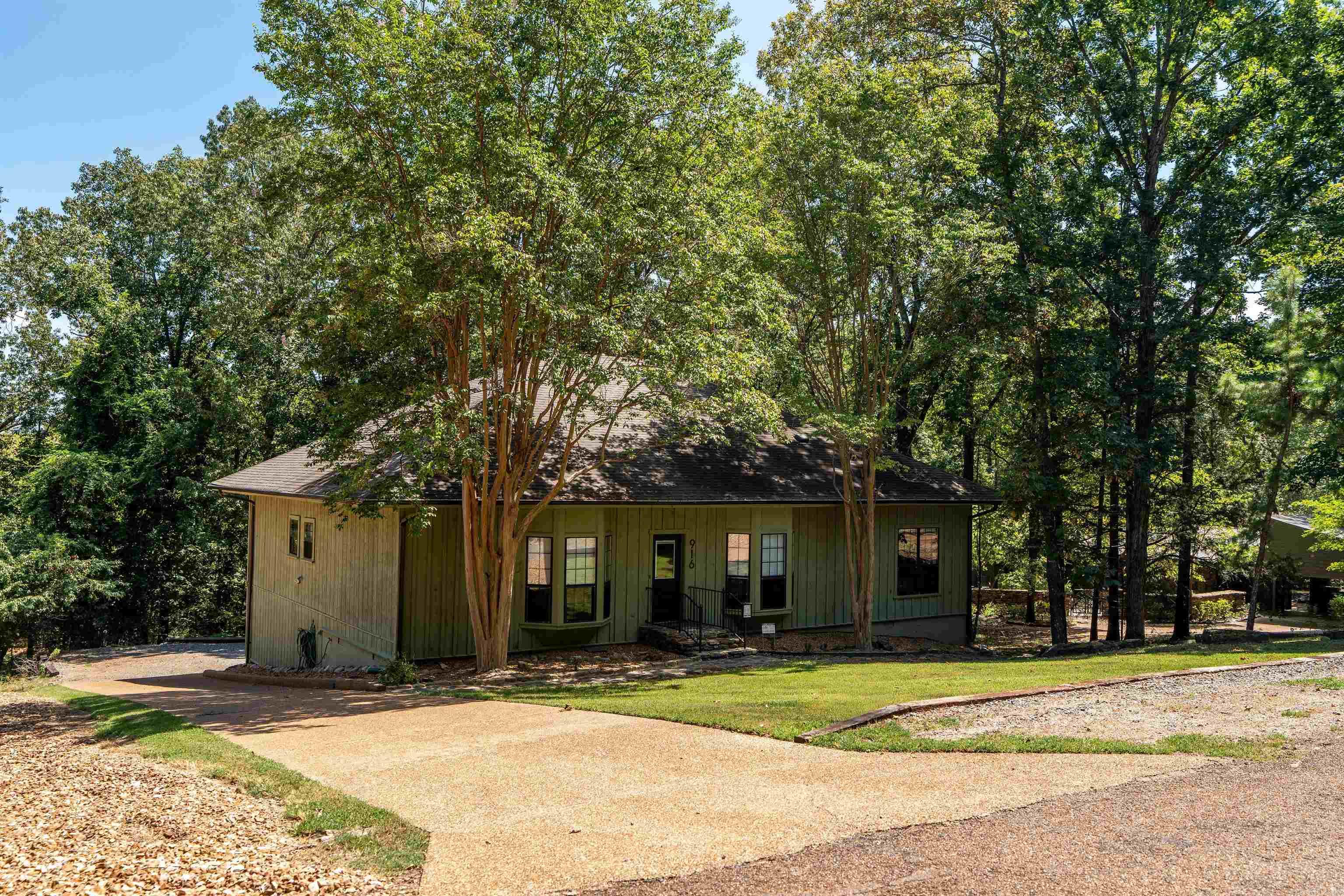 916 Sugar Maple Drive Property Photo 3