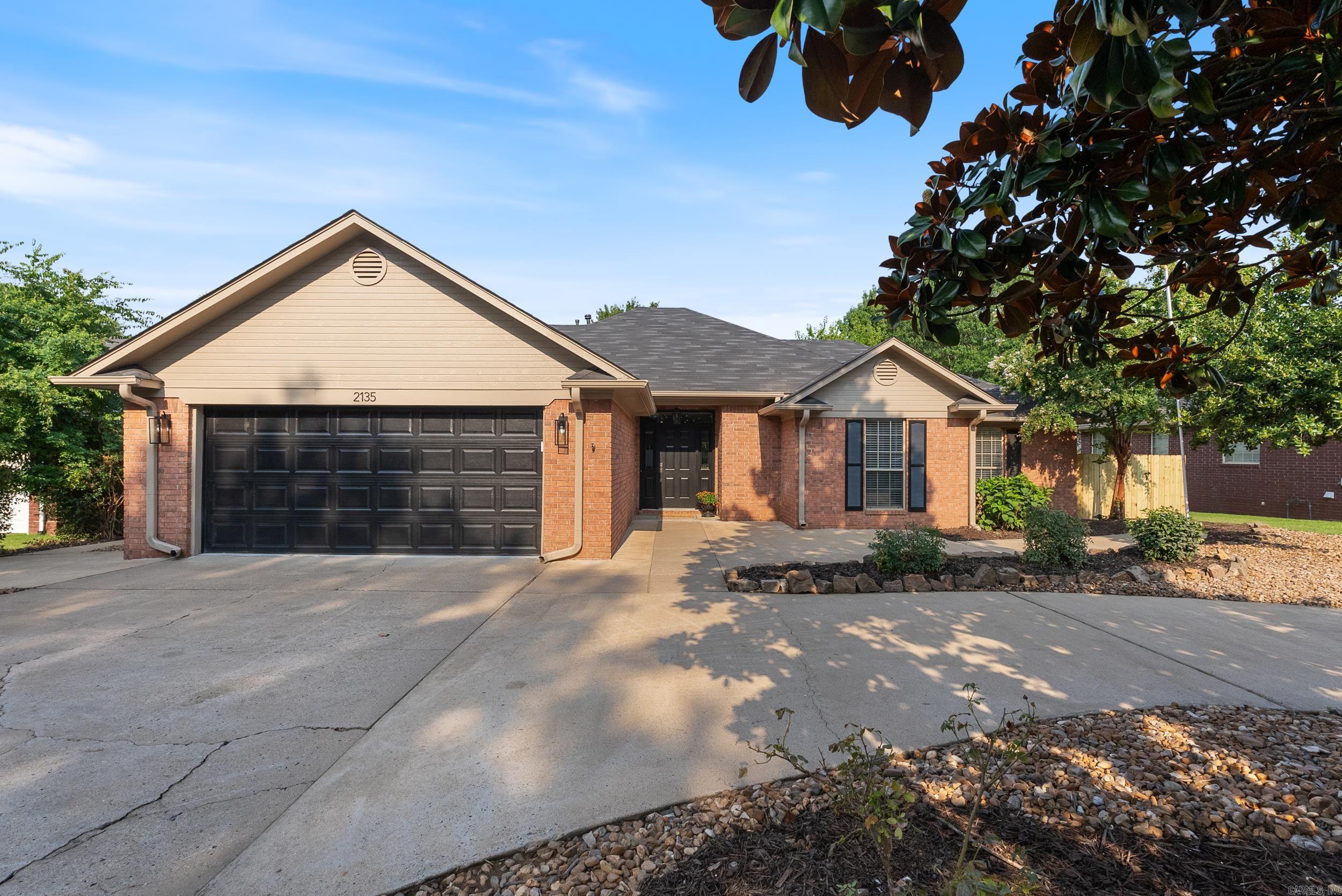 2135 Maplewood Drive Property Photo 1
