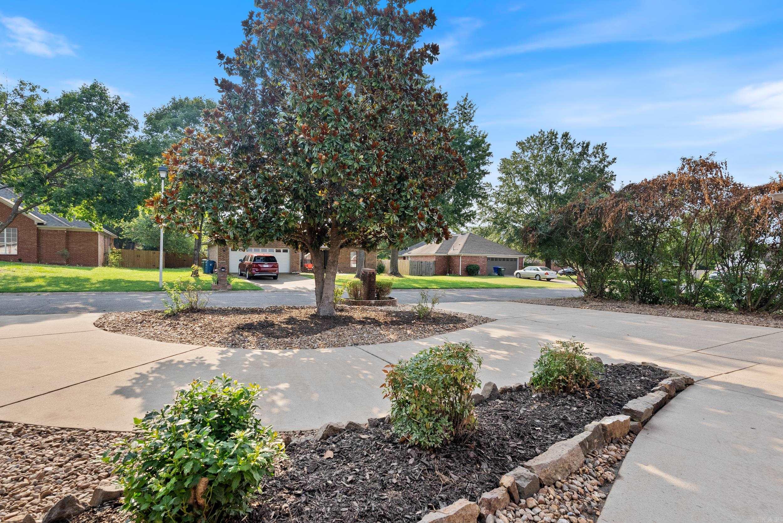 2135 Maplewood Drive Property Photo 4
