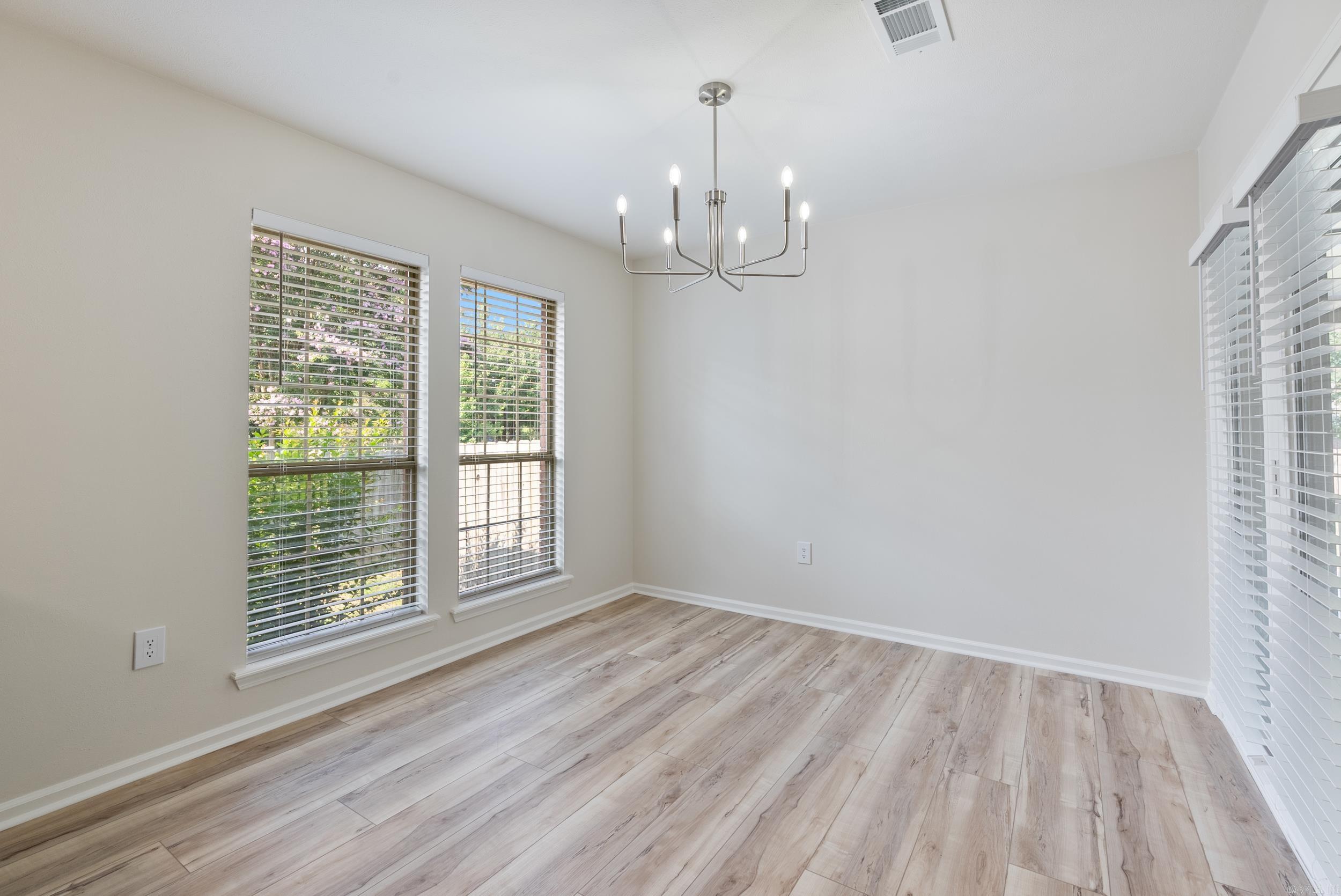 2135 Maplewood Drive Property Photo 11