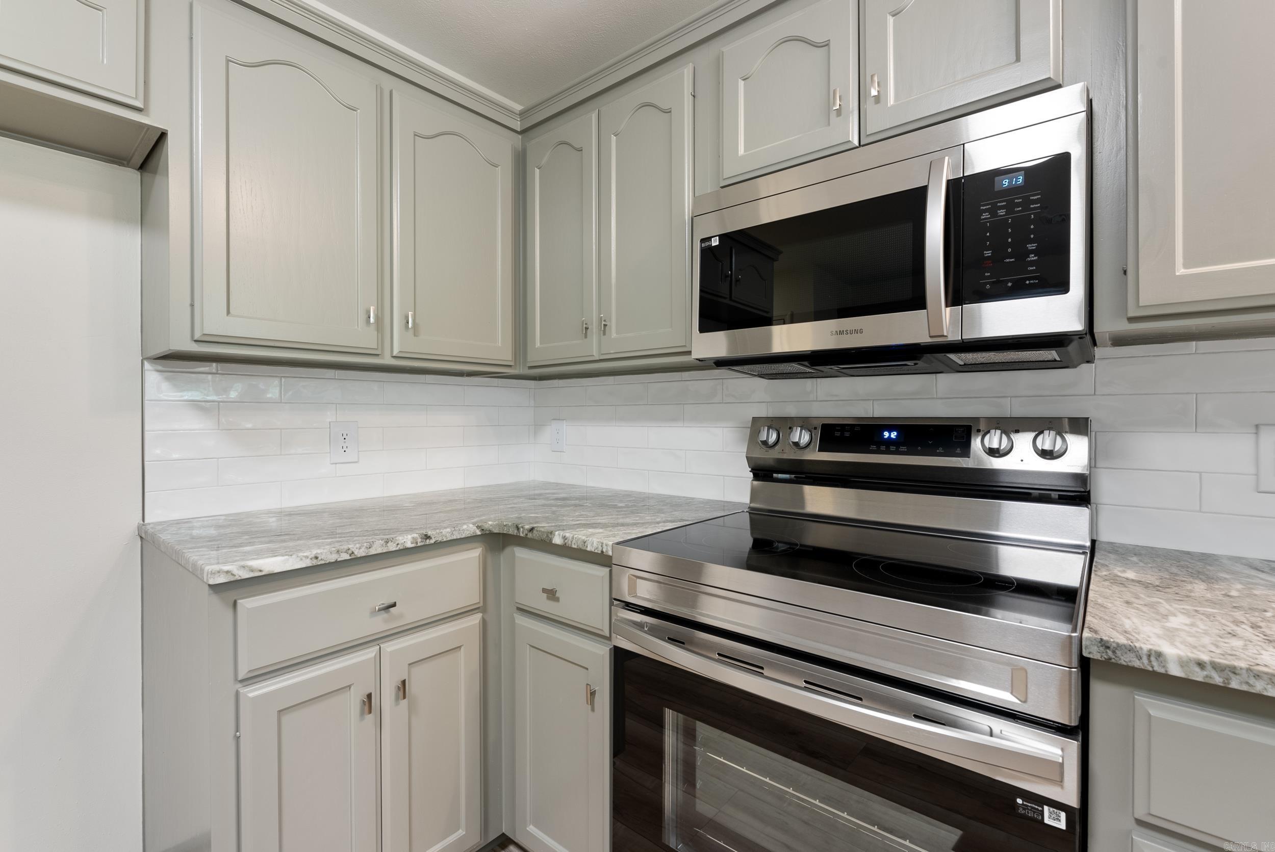 2135 Maplewood Drive Property Photo 19