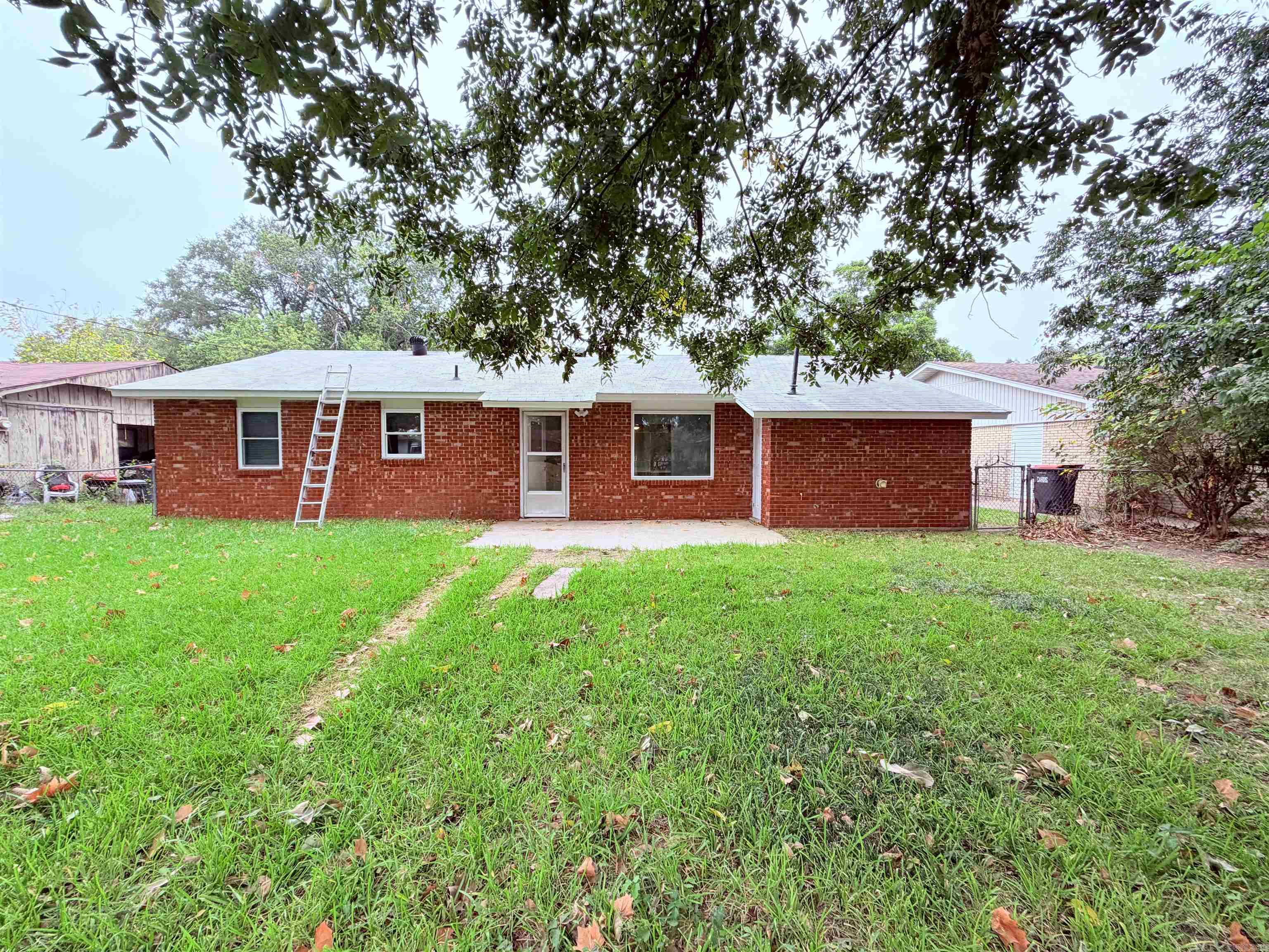 2800 Claremont Dr Property Photo 19