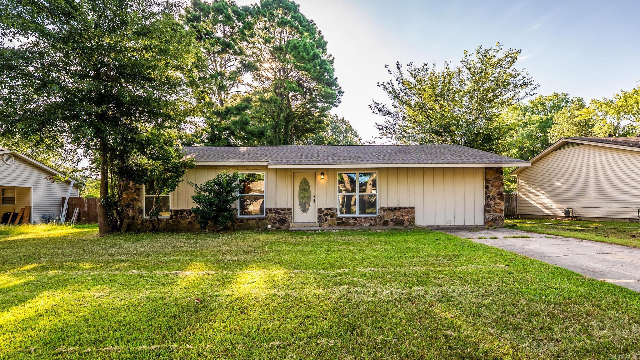 32 Ross Circle Property Photo 1