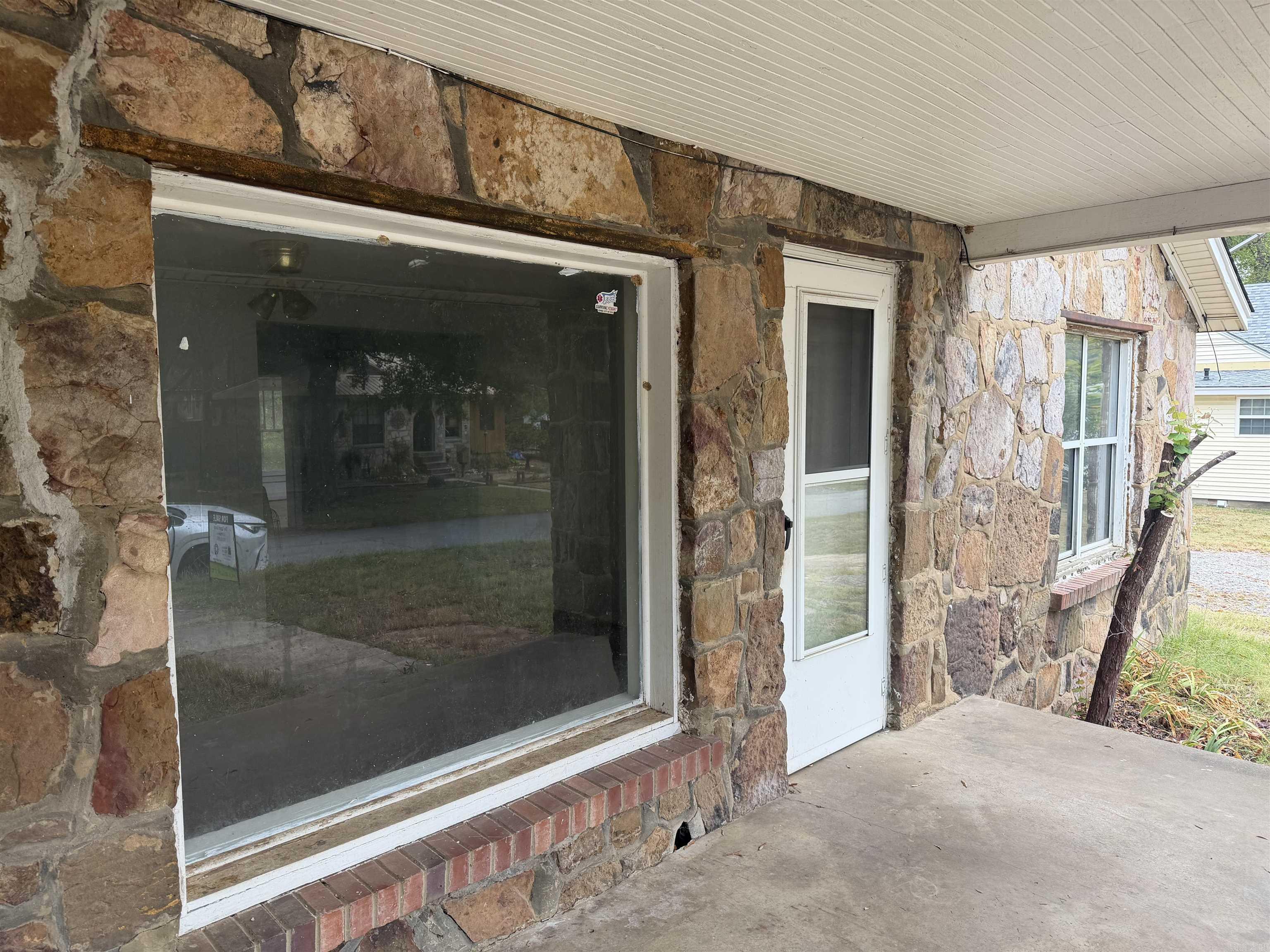 1006 W Mcrae Avenue Property Photo 3