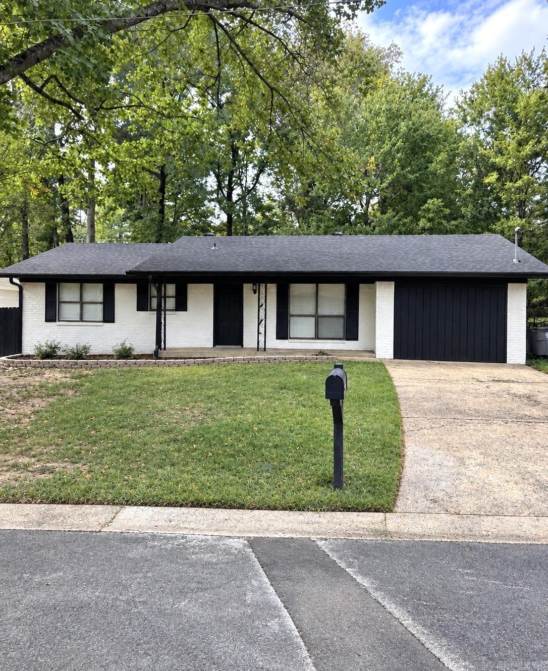 100 Wisteria Place Property Photo 1