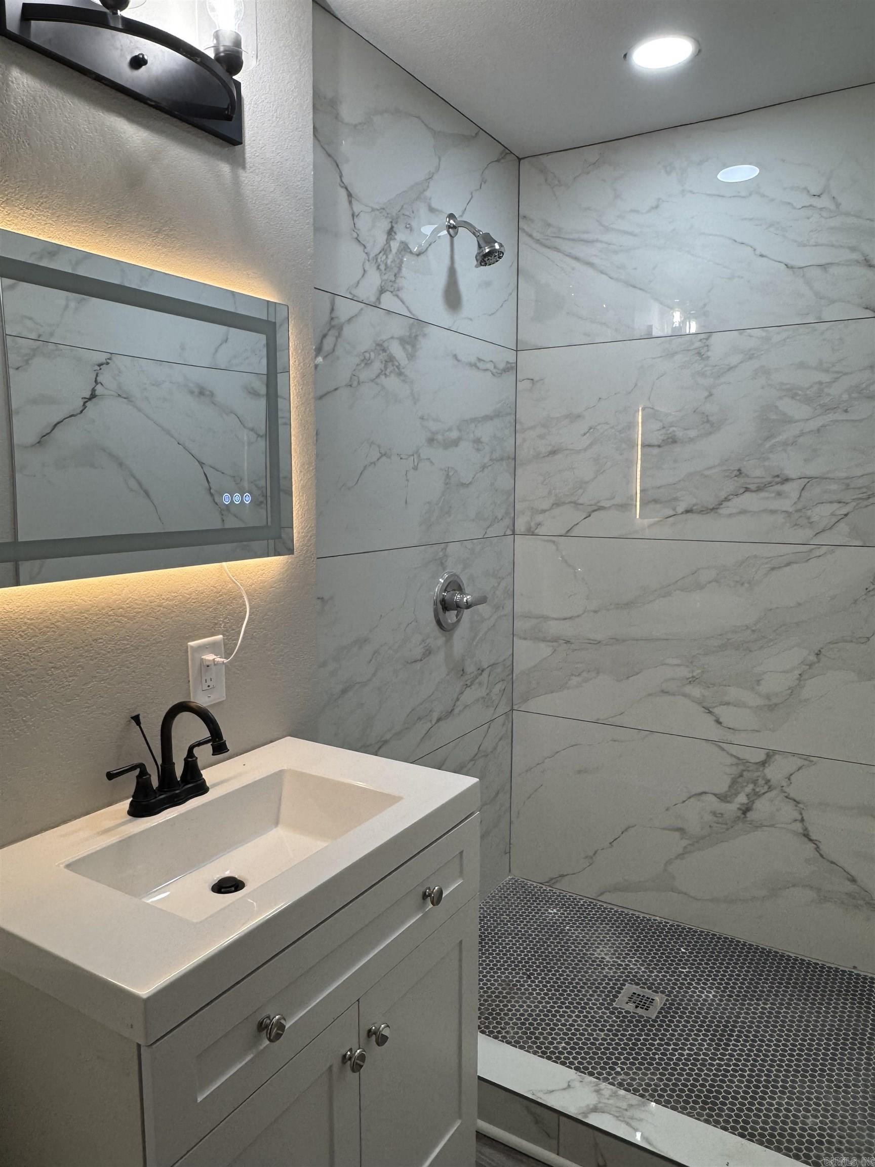 100 Wisteria Place Property Photo 17