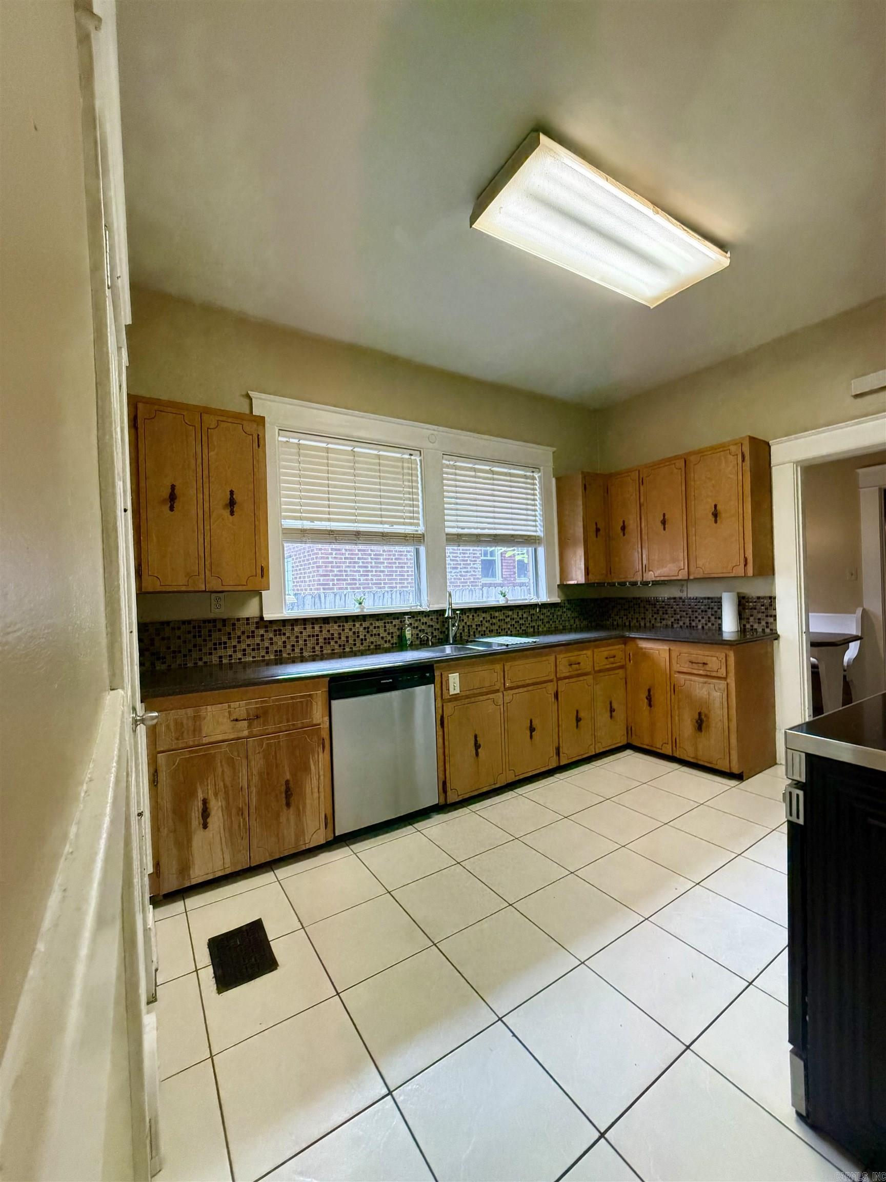 405 W 5th Street Property Photo 14