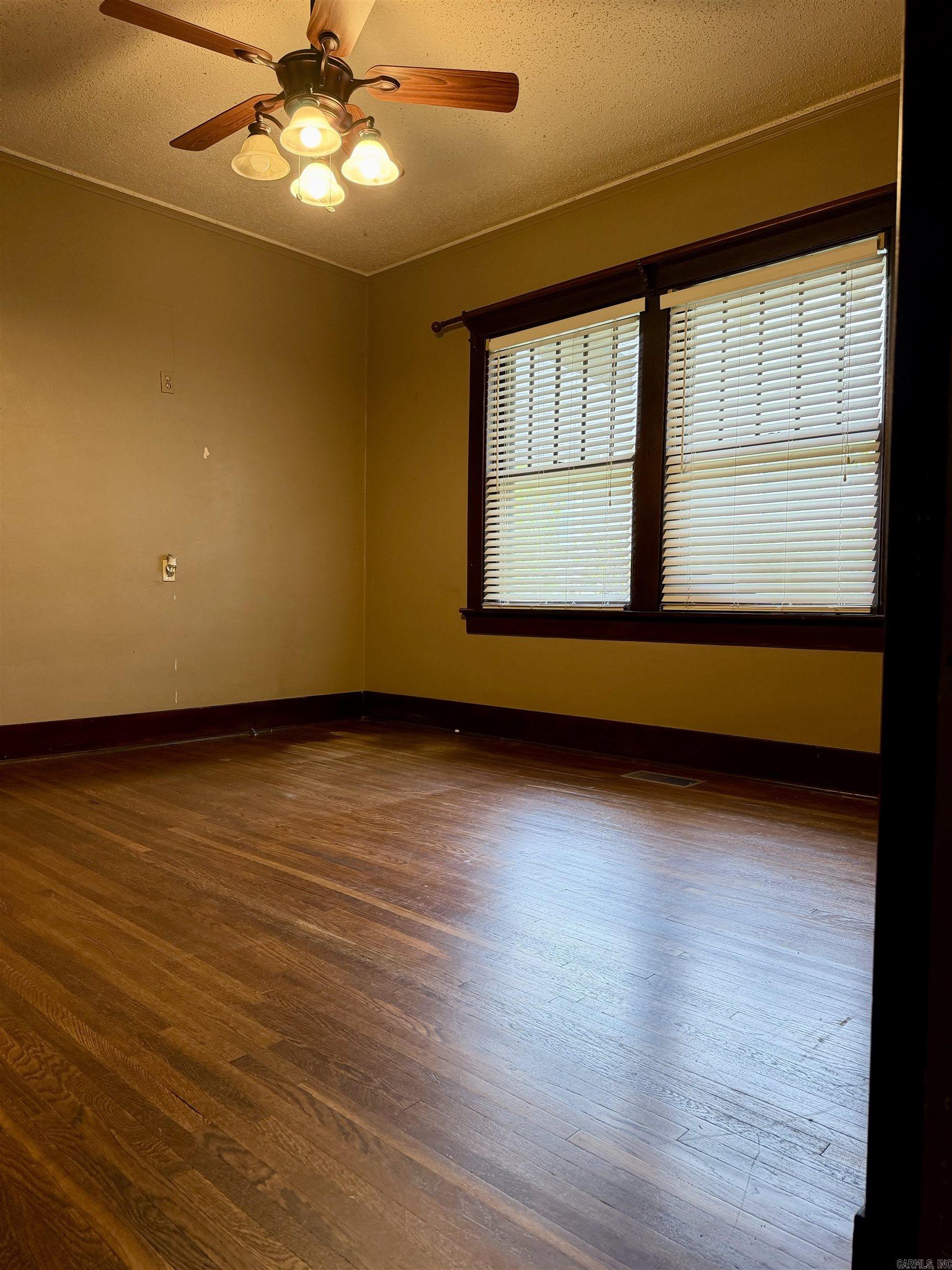 405 W 5th Street Property Photo 24