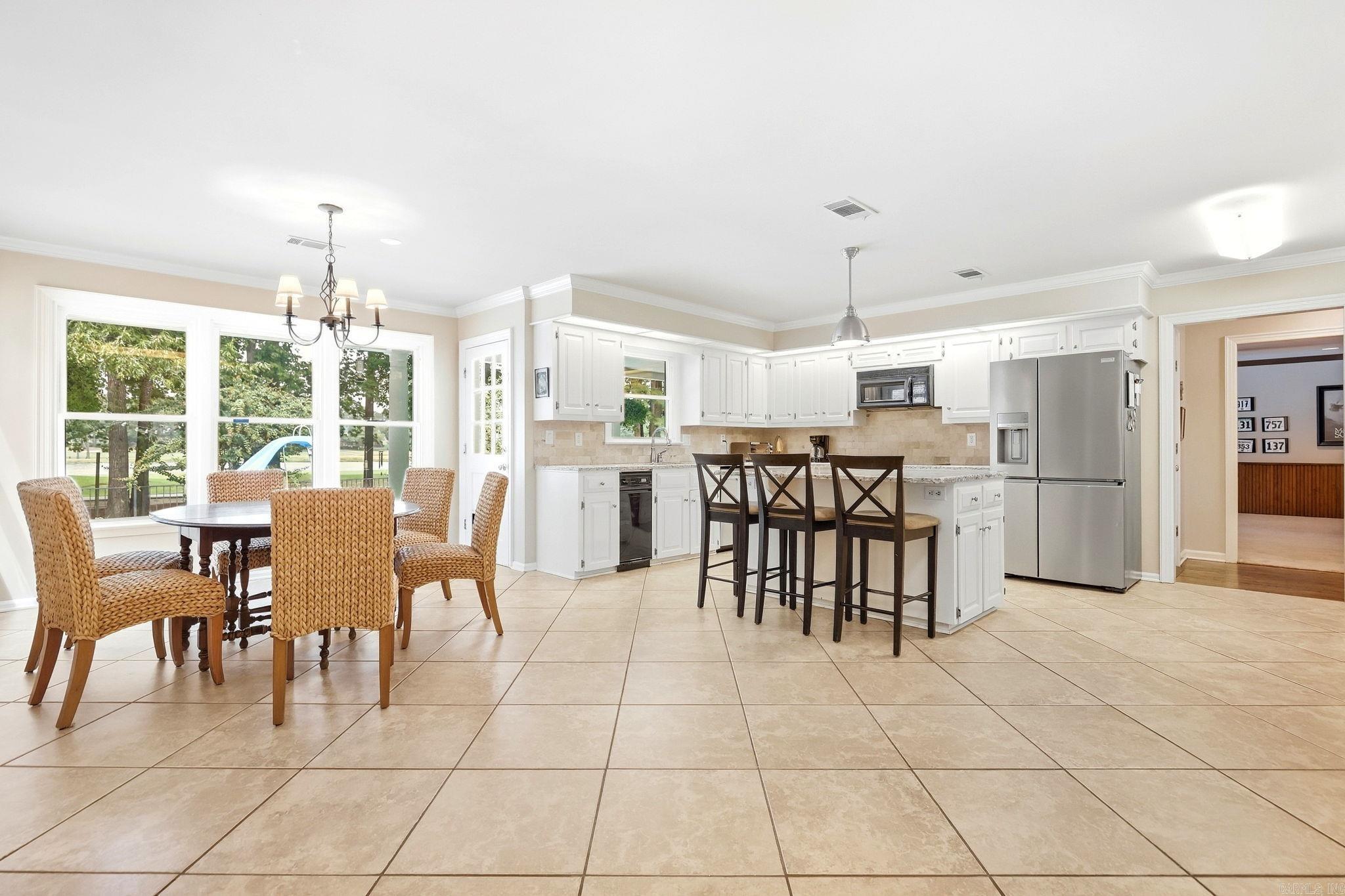 19 Club Manor Drive Property Photo 11