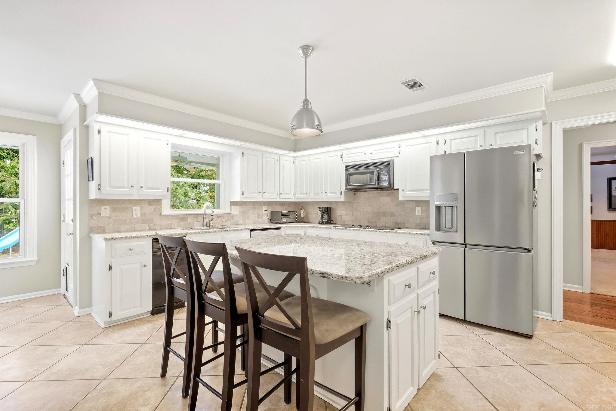 19 Club Manor Drive Property Photo 12
