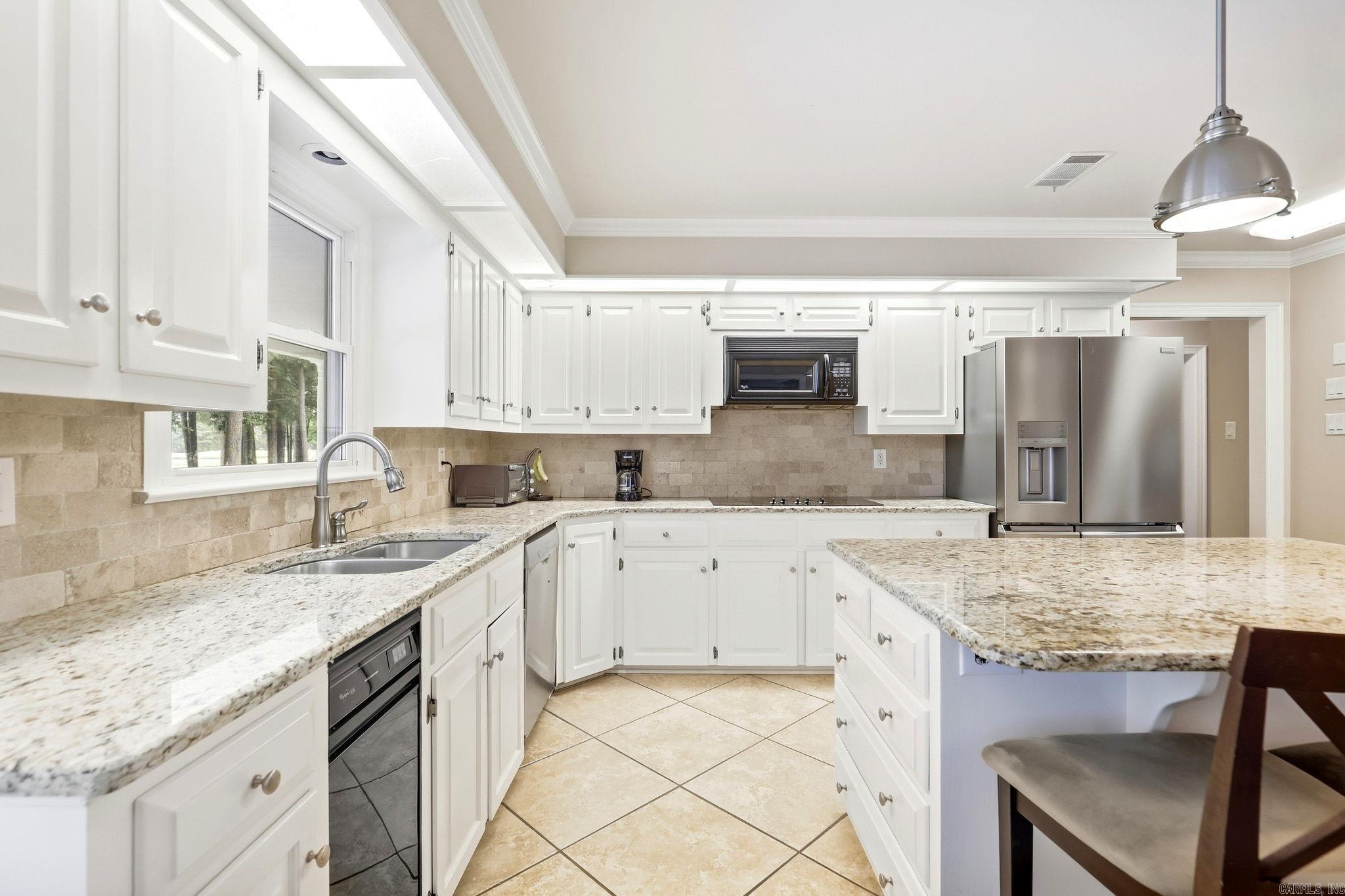 19 Club Manor Drive Property Photo 13