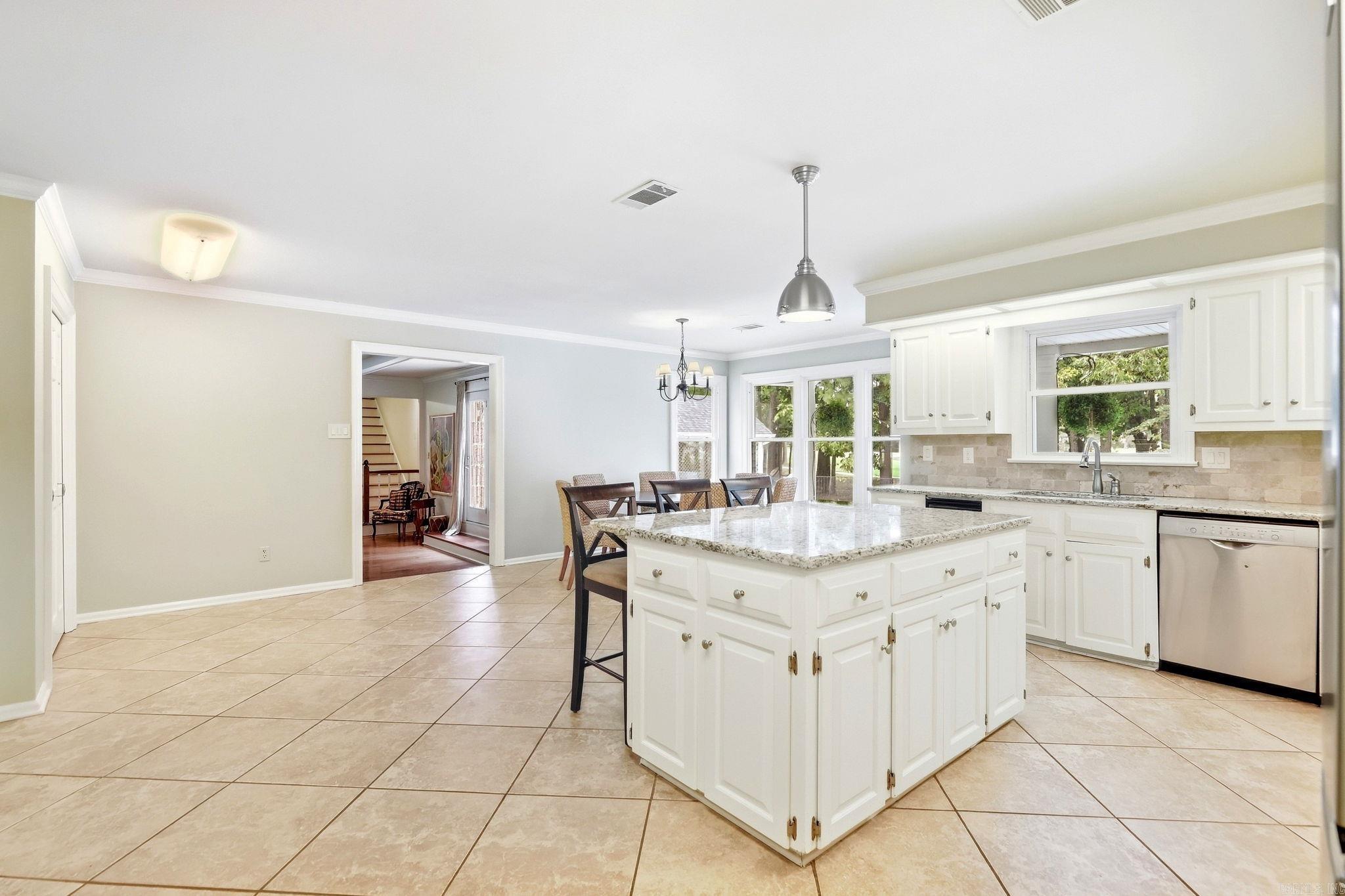 19 Club Manor Drive Property Photo 14