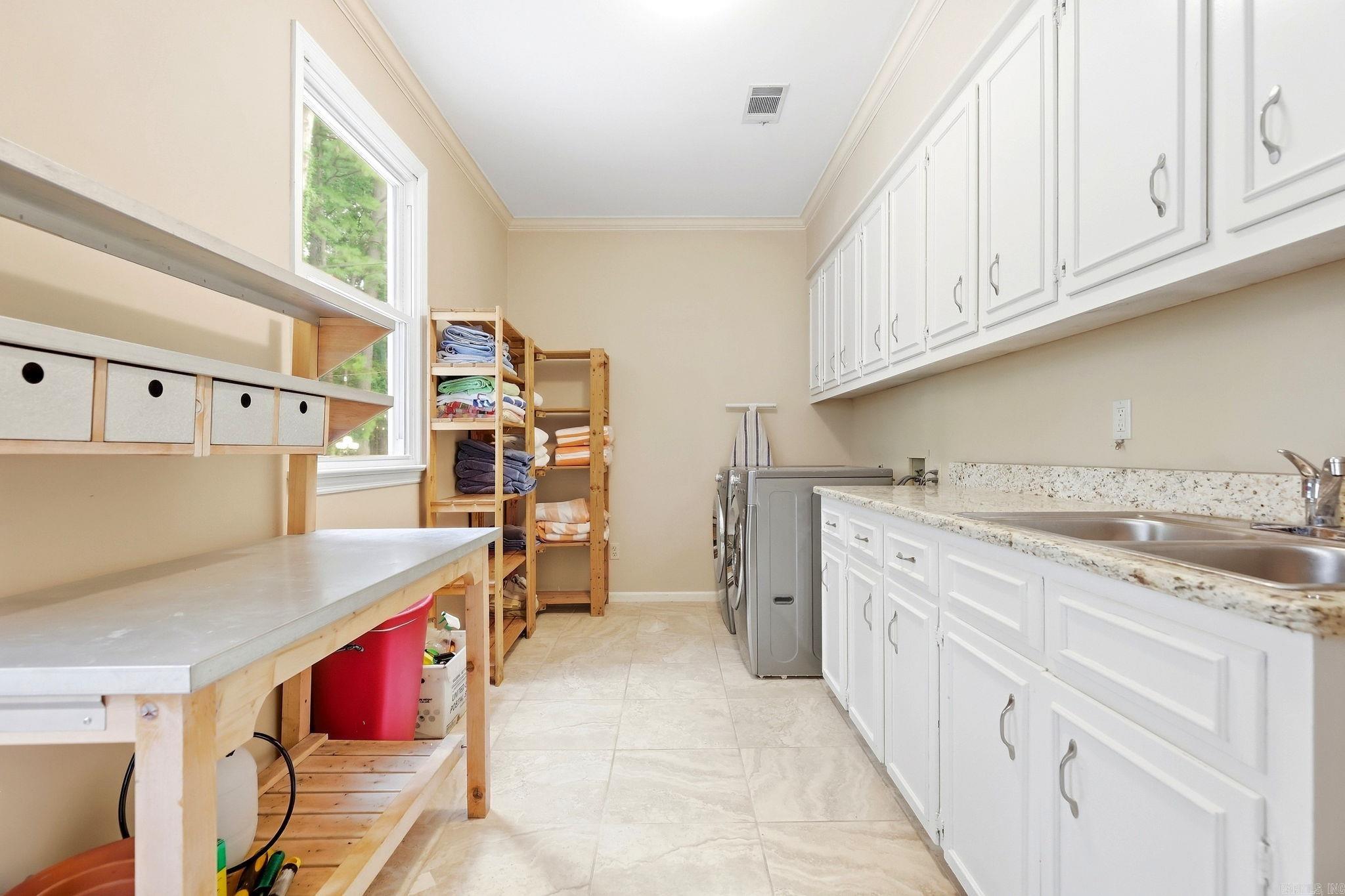 19 Club Manor Drive Property Photo 31