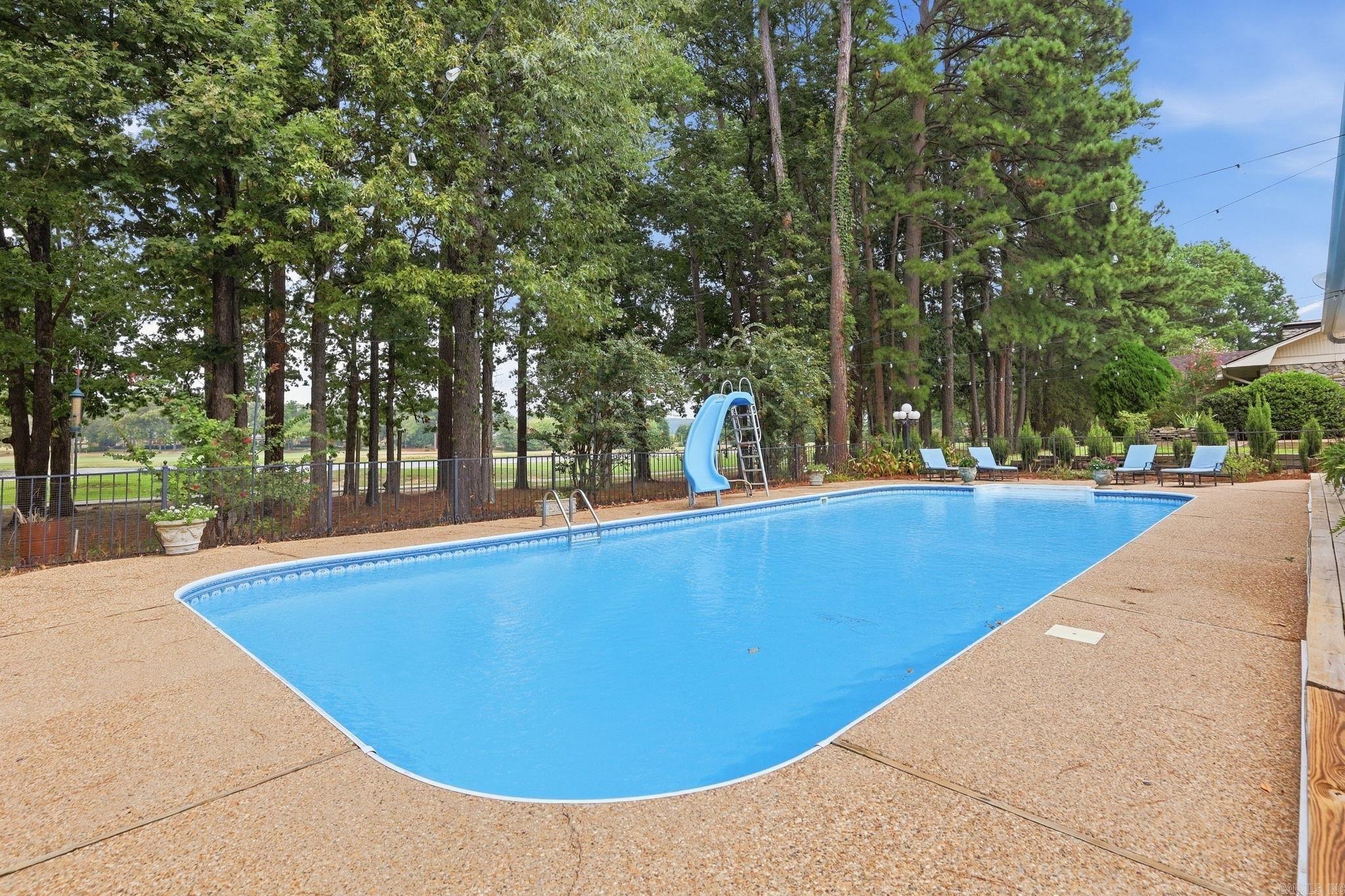 19 Club Manor Drive Property Photo 37