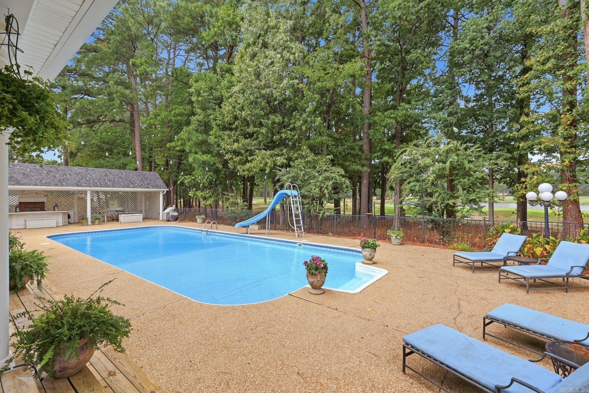19 Club Manor Drive Property Photo 41