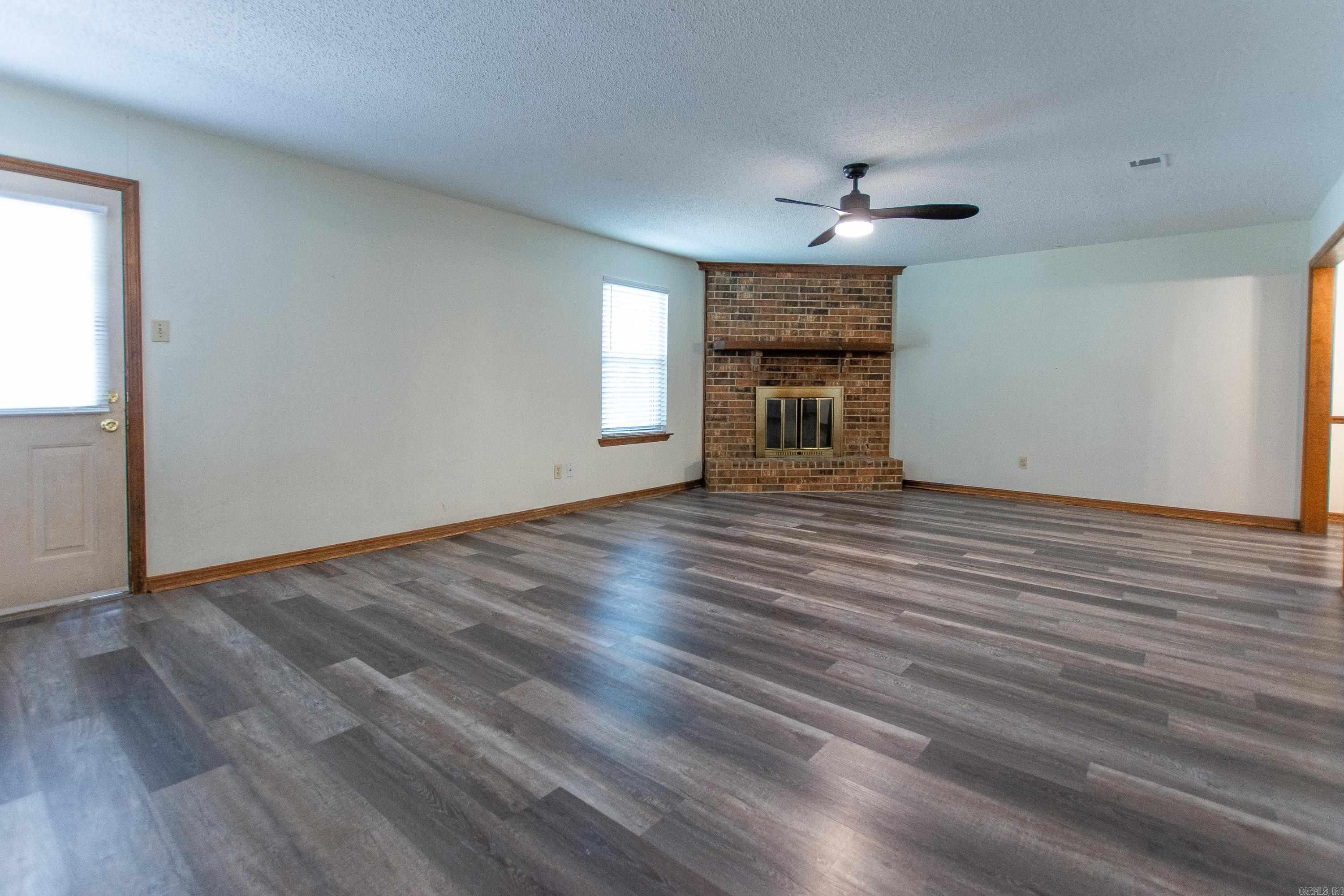 106 Robin Glen Dr. Property Photo 5