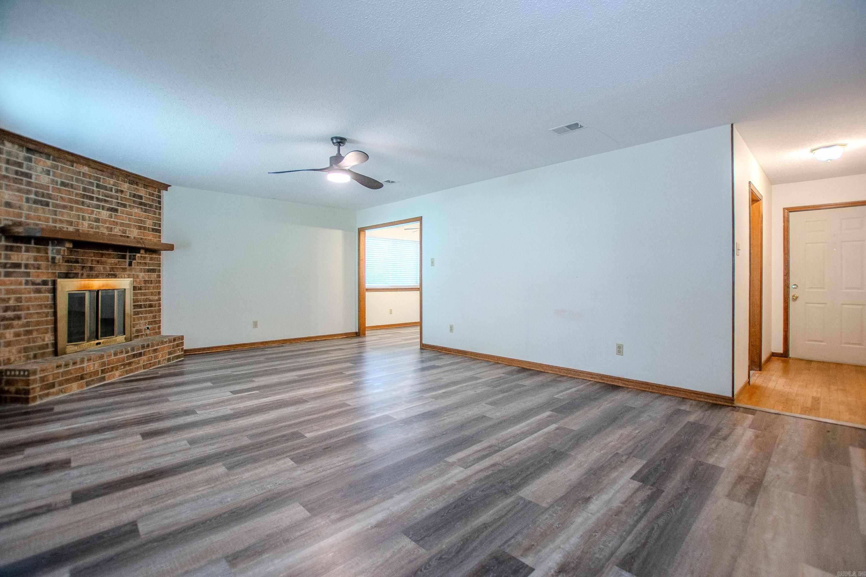 106 Robin Glen Dr. Property Photo 6
