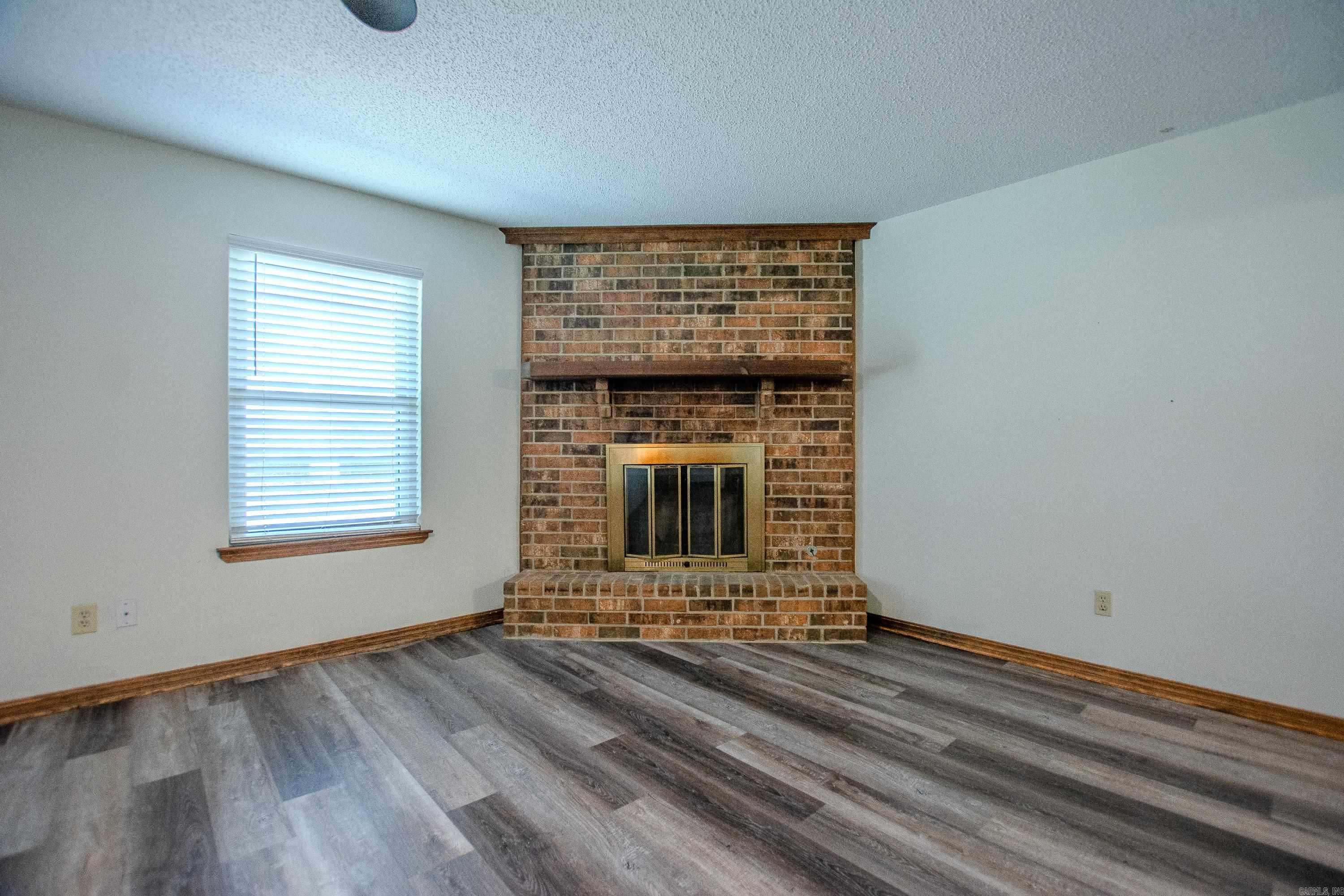 106 Robin Glen Dr. Property Photo 11