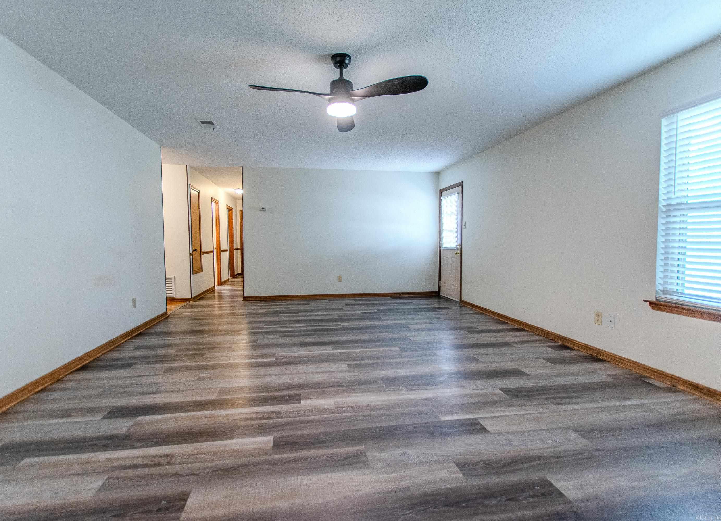 106 Robin Glen Dr. Property Photo 12