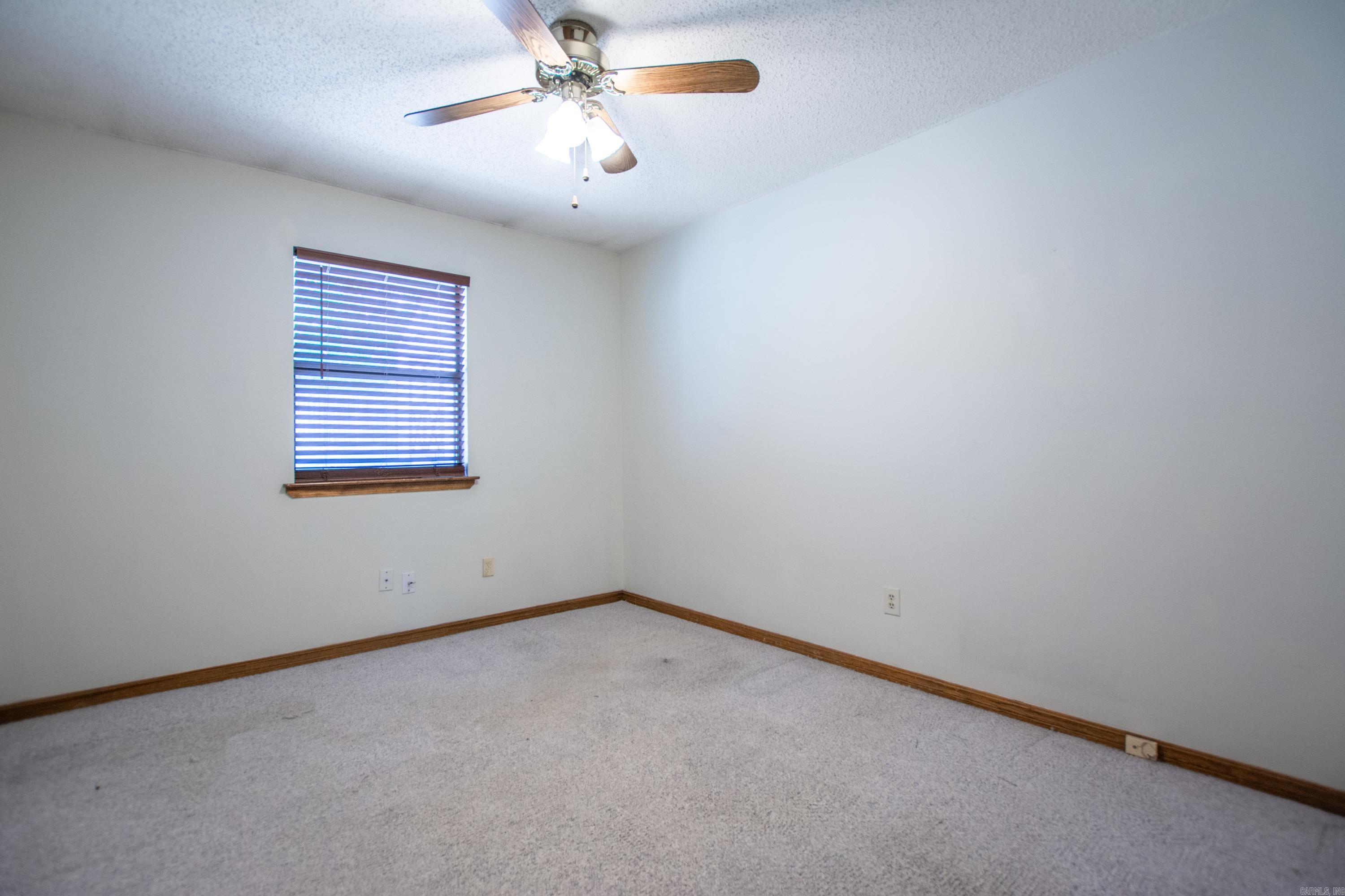 106 Robin Glen Dr. Property Photo 21
