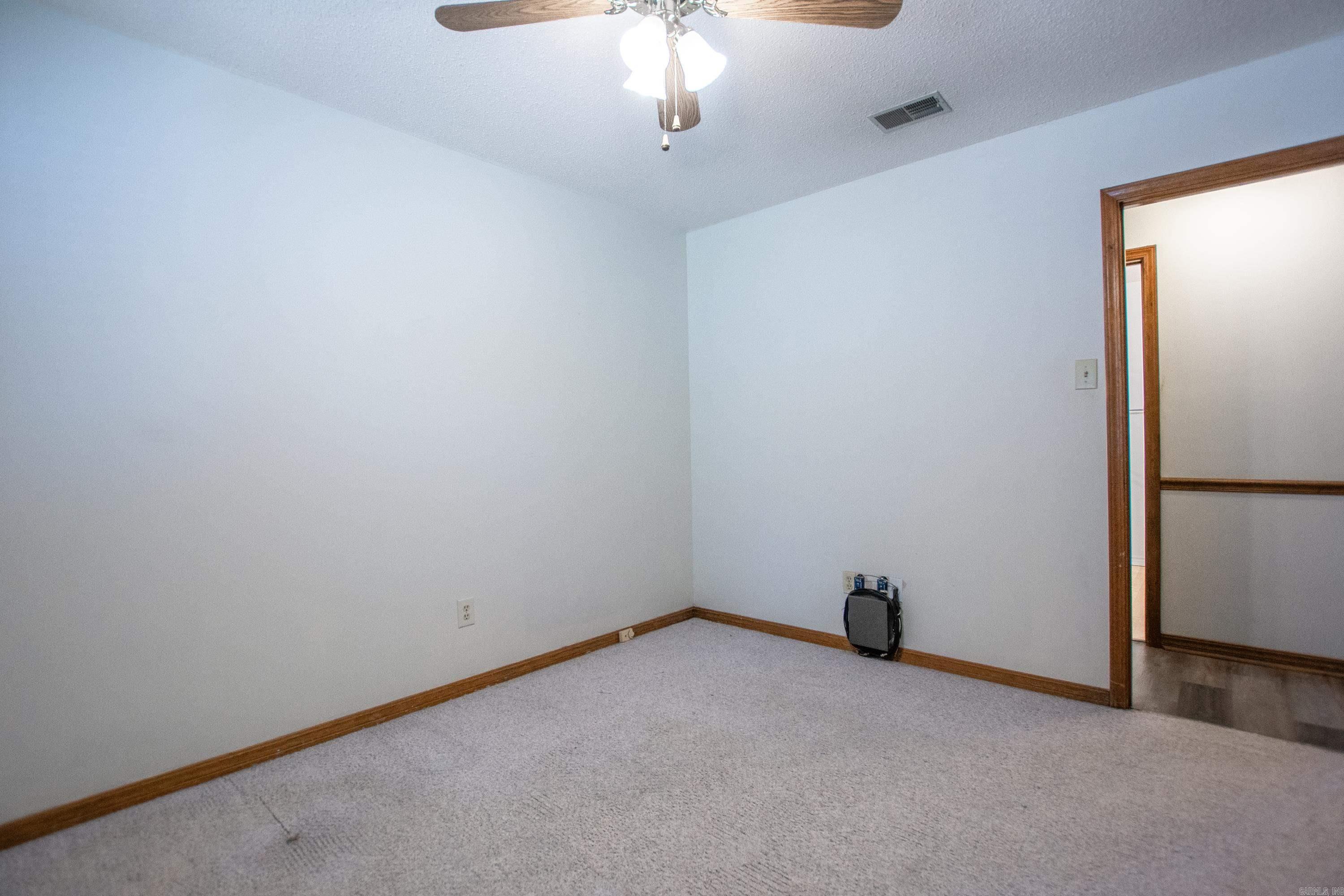 106 Robin Glen Dr. Property Photo 22