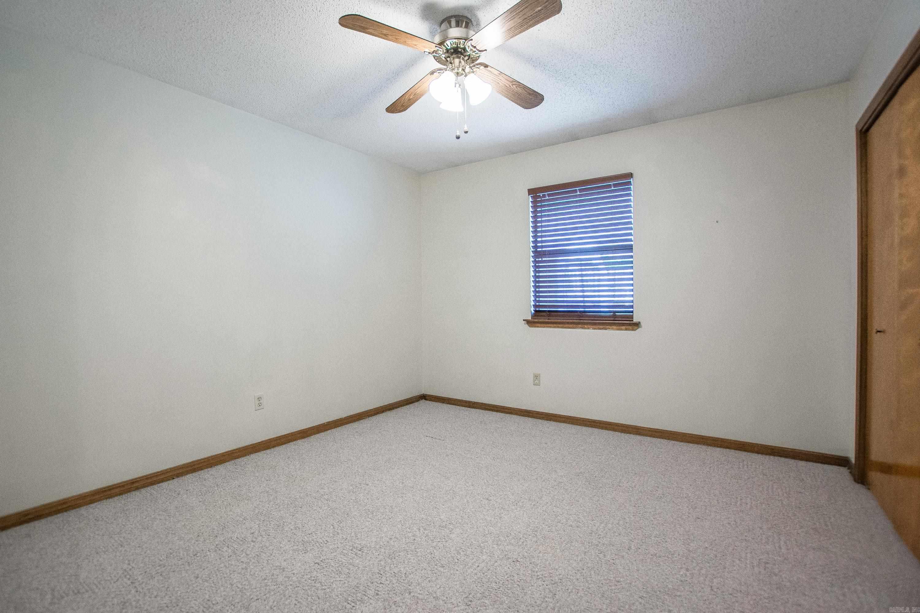106 Robin Glen Dr. Property Photo 25