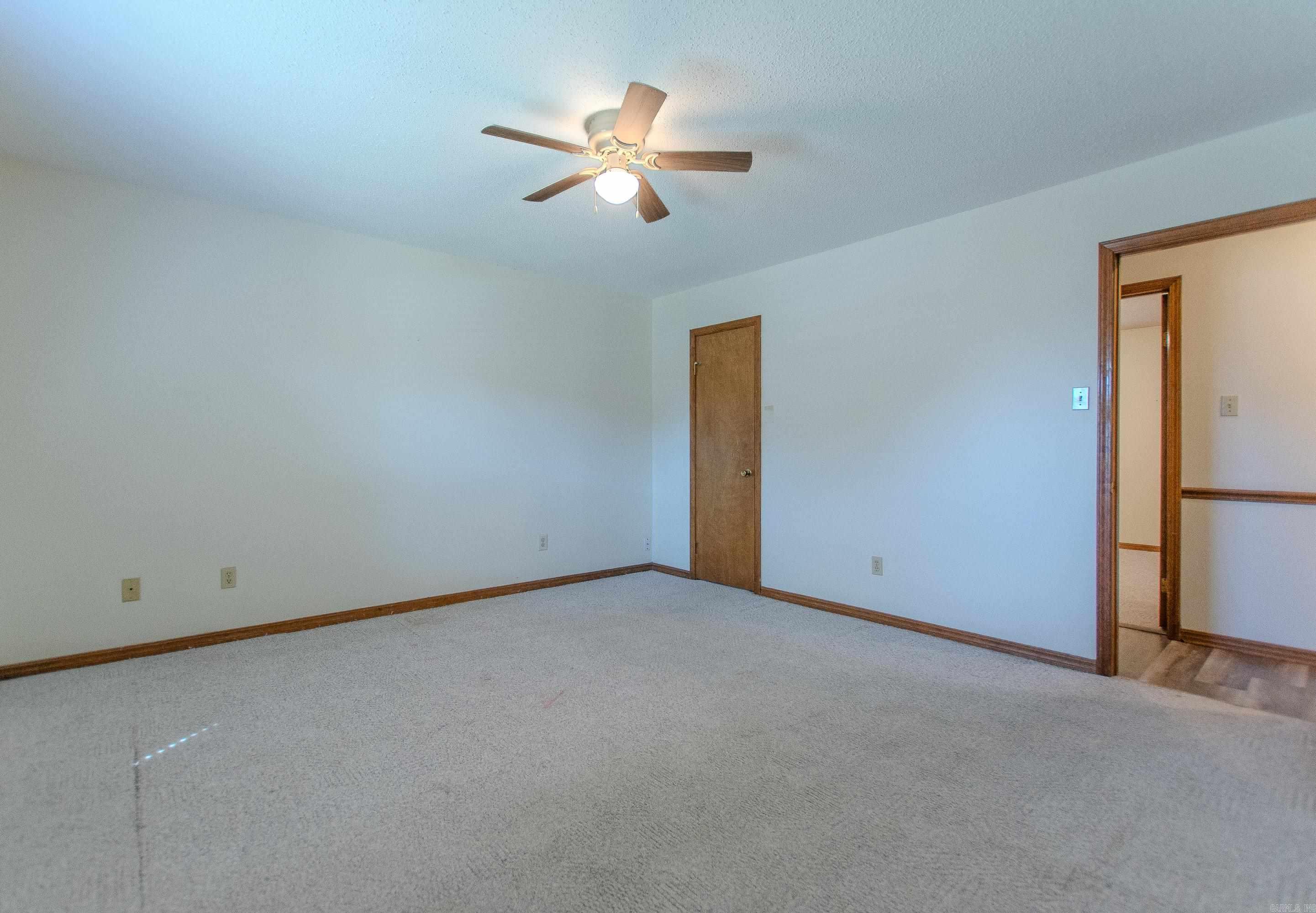 106 Robin Glen Dr. Property Photo 28
