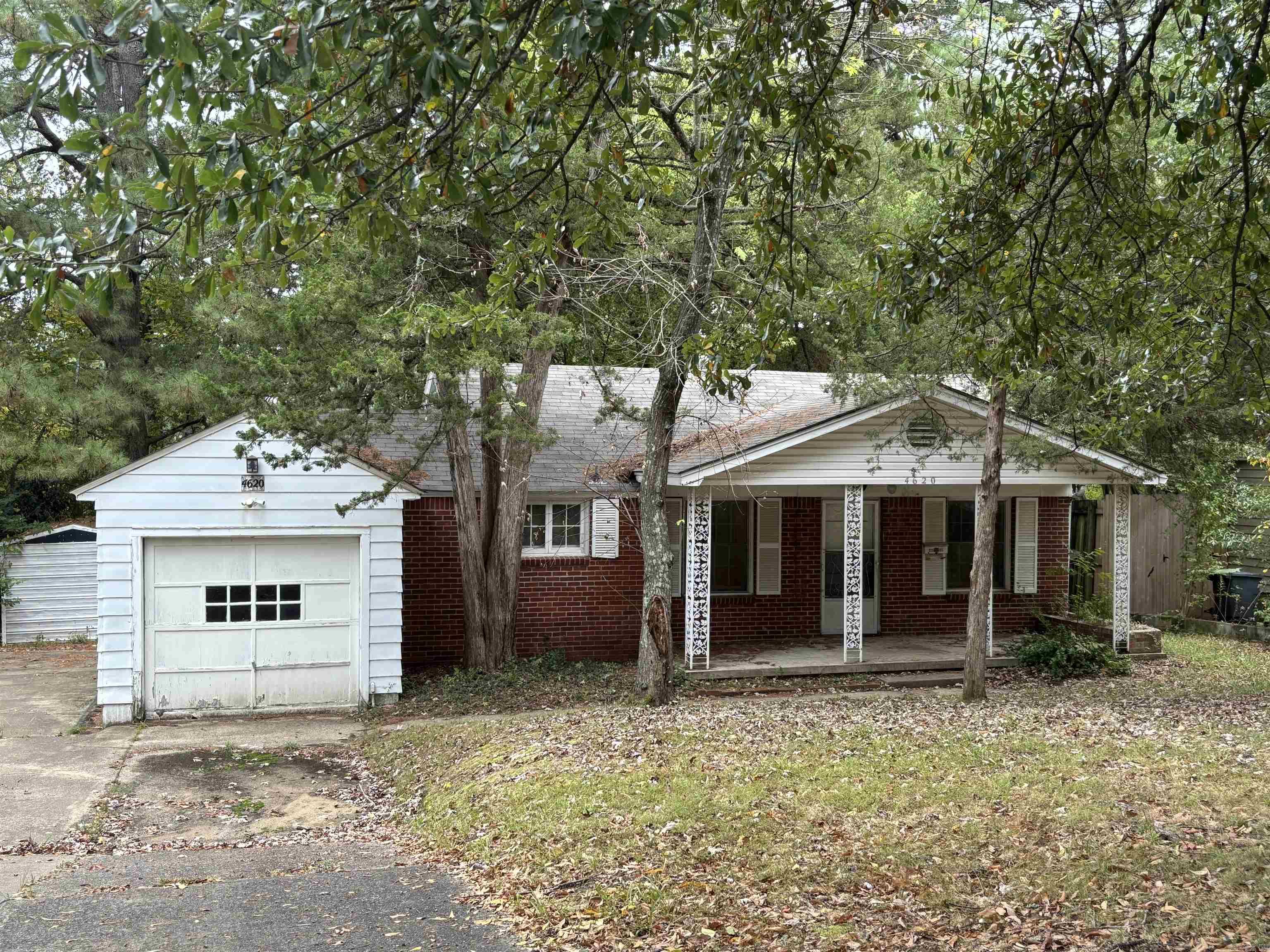 4620 Lakeview Road Property Photo 1