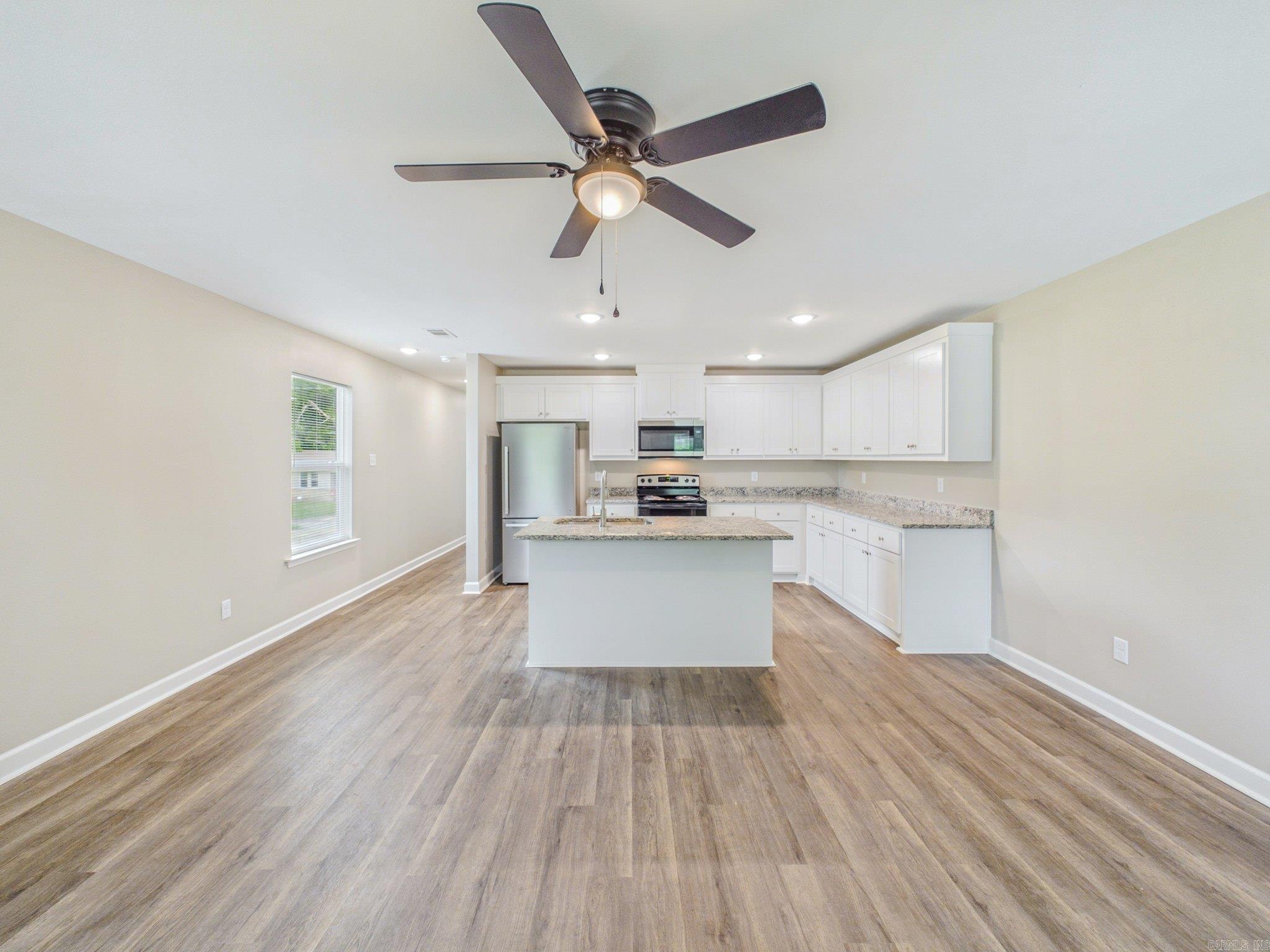 1920 N Poplar Street Property Photo 5