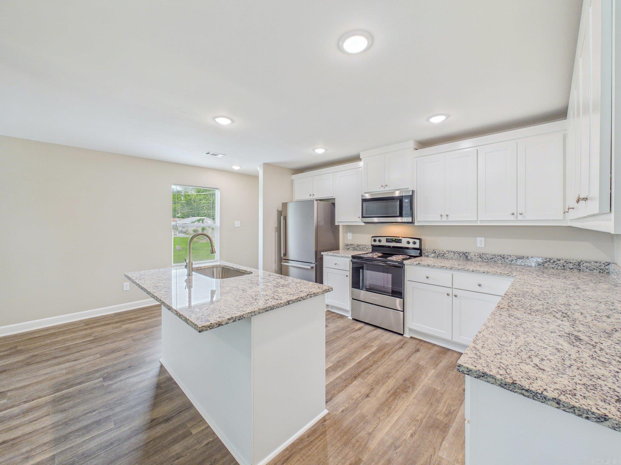 1920 N Poplar Street Property Photo 6
