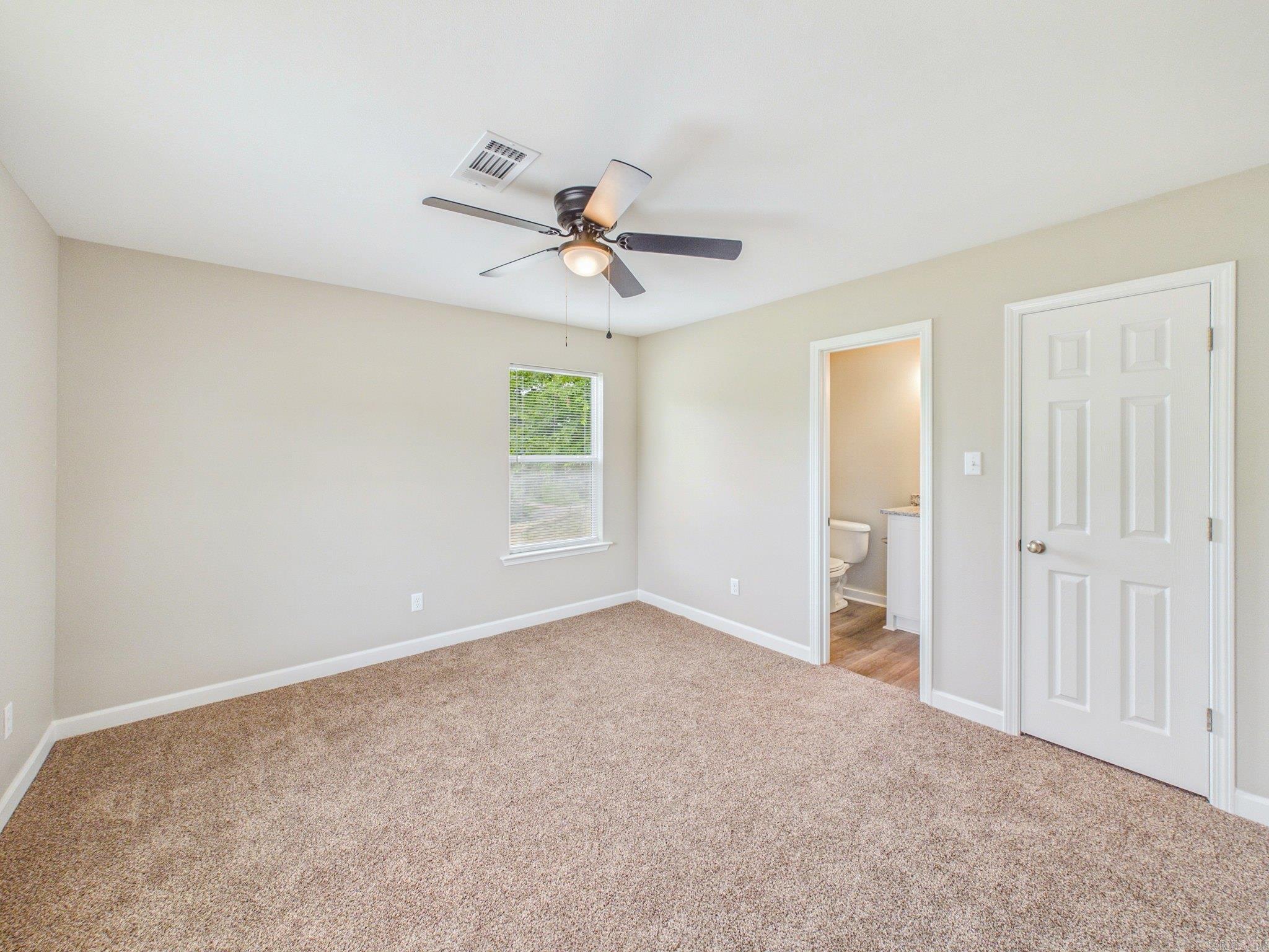 1920 N Poplar Street Property Photo 10