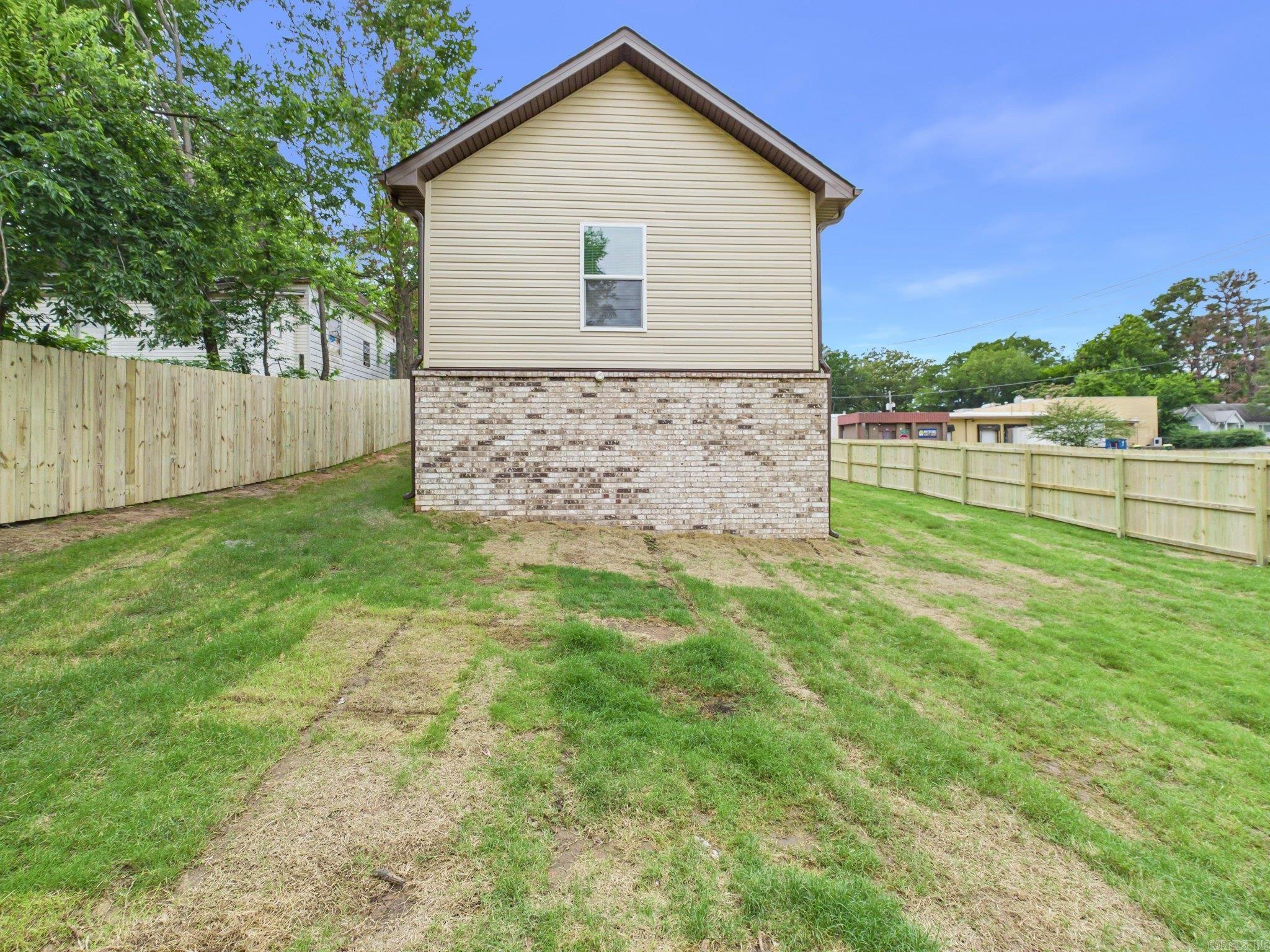 1920 N Poplar Street Property Photo 19