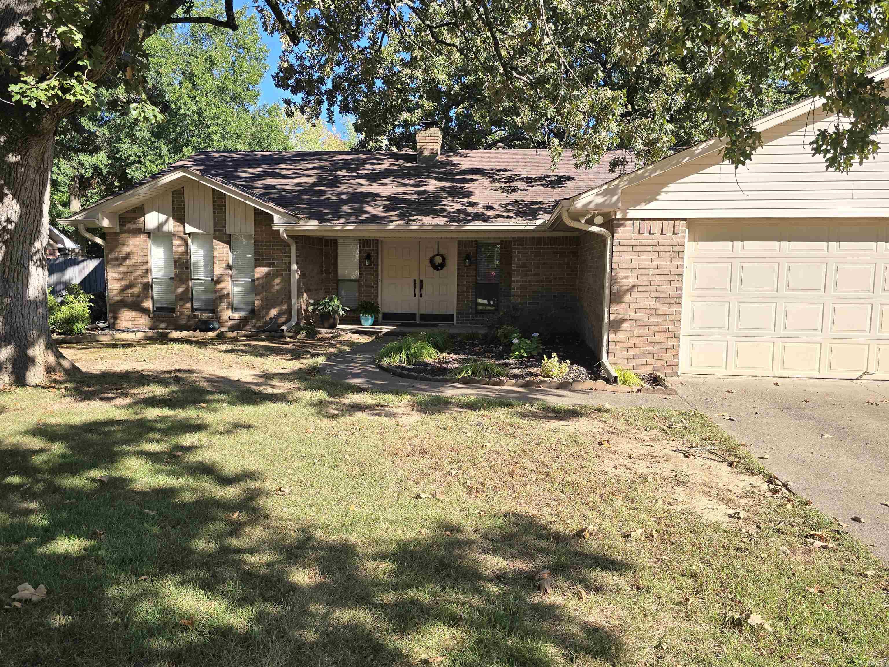 8 Sandstone Dr. Property Photo 1