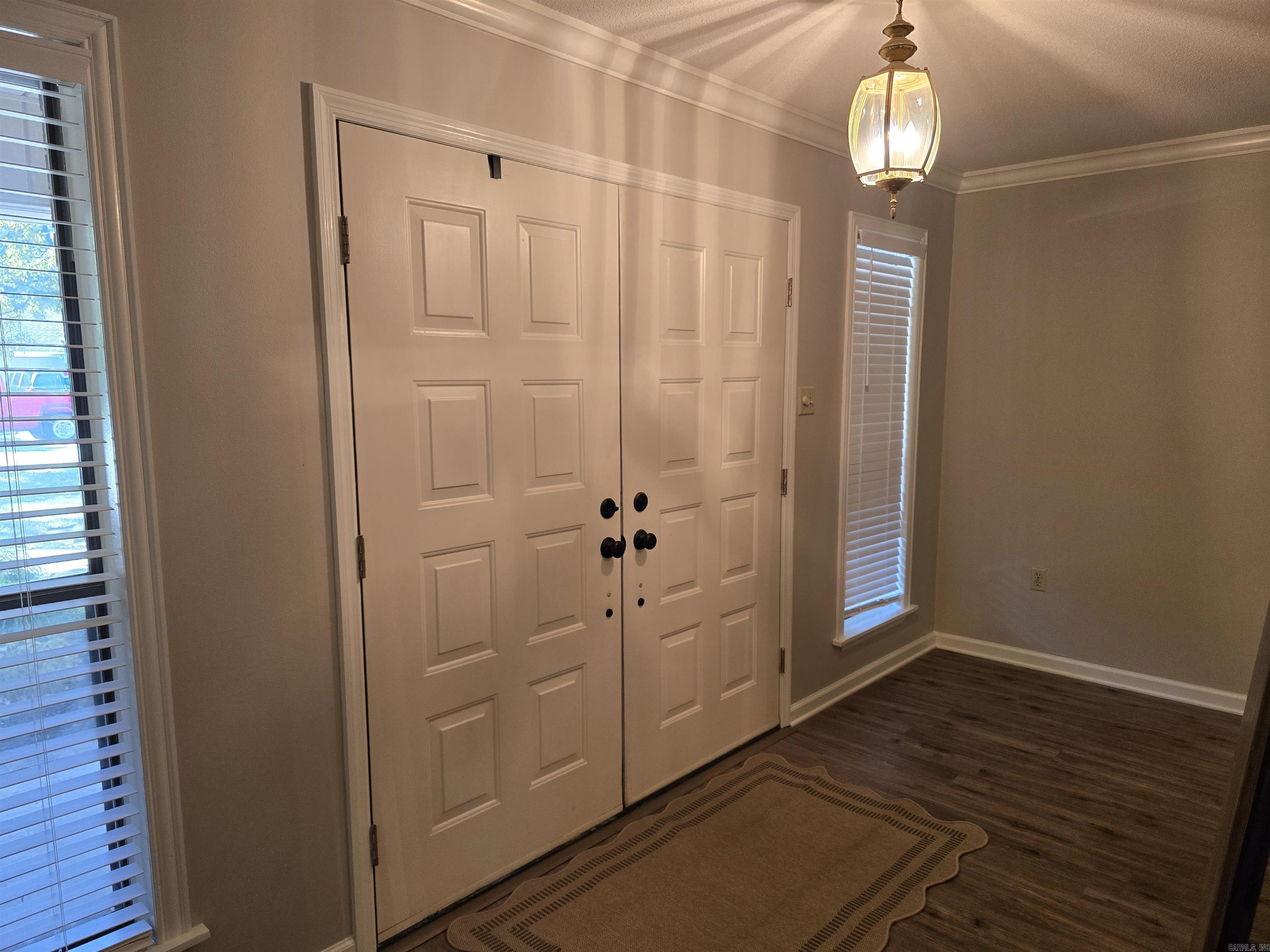 8 Sandstone Dr. Property Photo 5