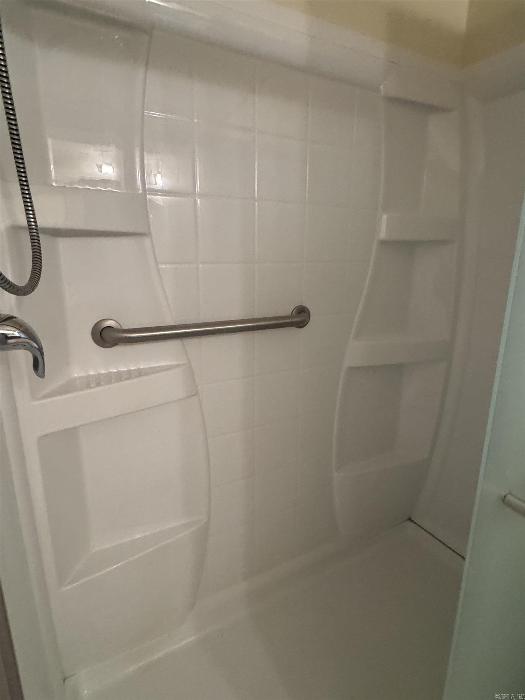 701 Elizabeth Dr Property Photo 6
