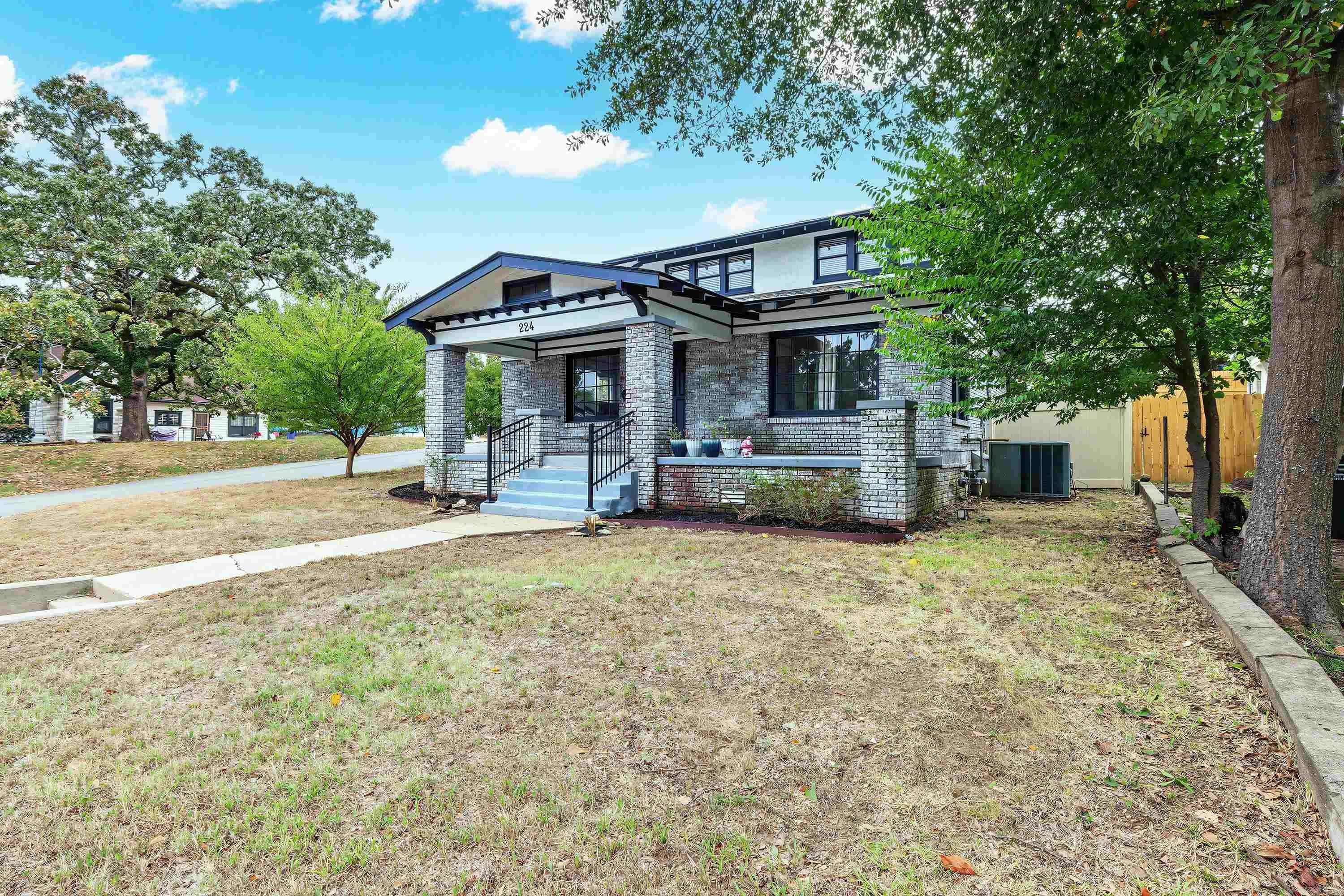 224 Johnson Street Property Photo 4
