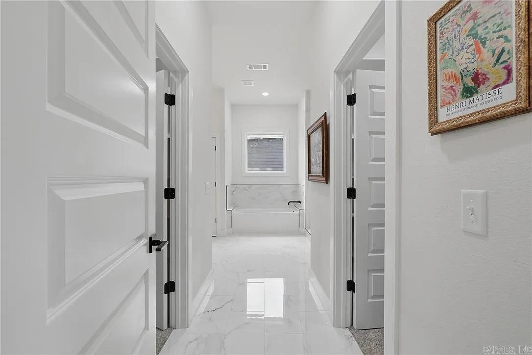 1421 Lee Street Property Photo 9